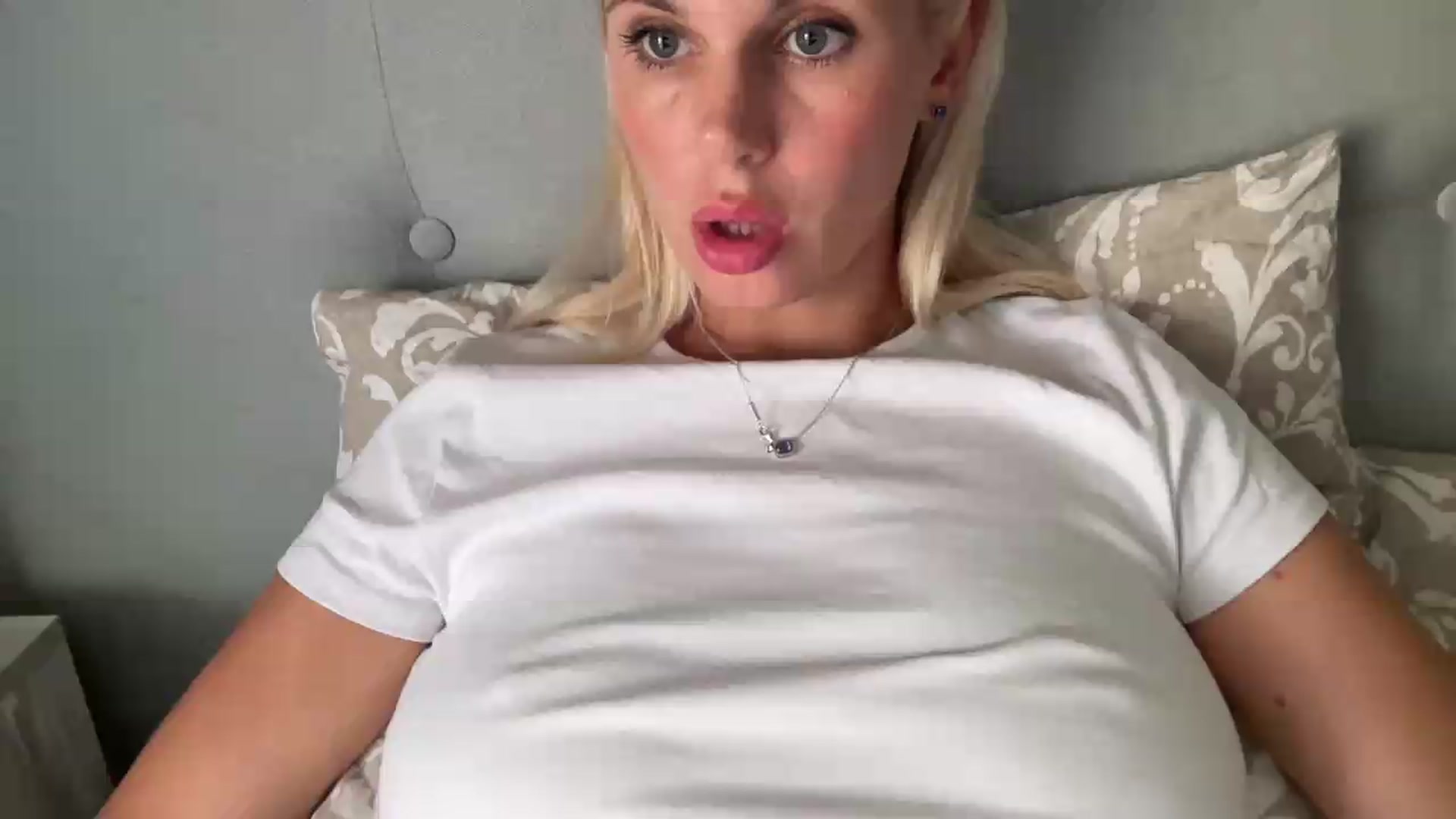 Gallery image thumbnail from AuroraKingg's myfreecams stream on, 07/16/2026, 12:03 image 1 of 20
