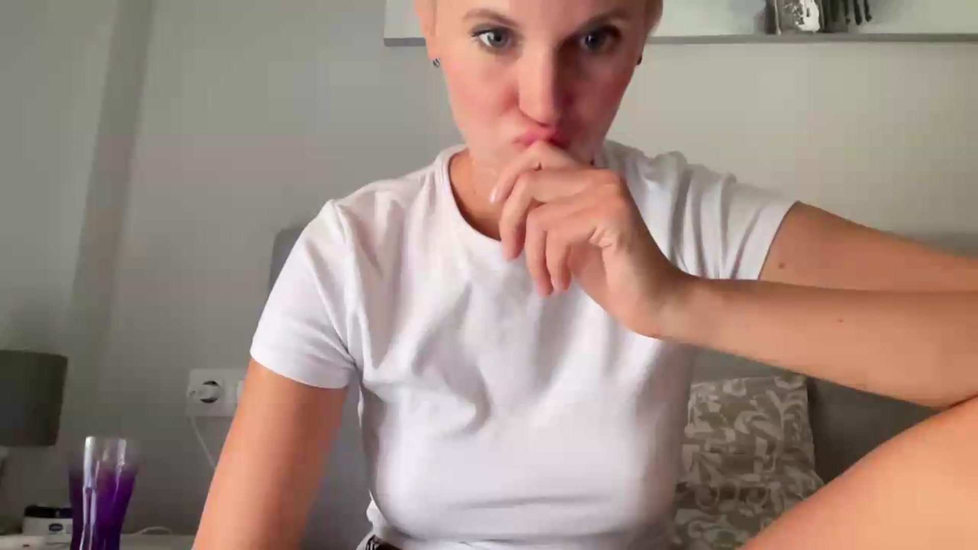 Gallery image thumbnail from AuroraKingg's myfreecams stream on, 07/16/2026, 14:12 image 4 of 20