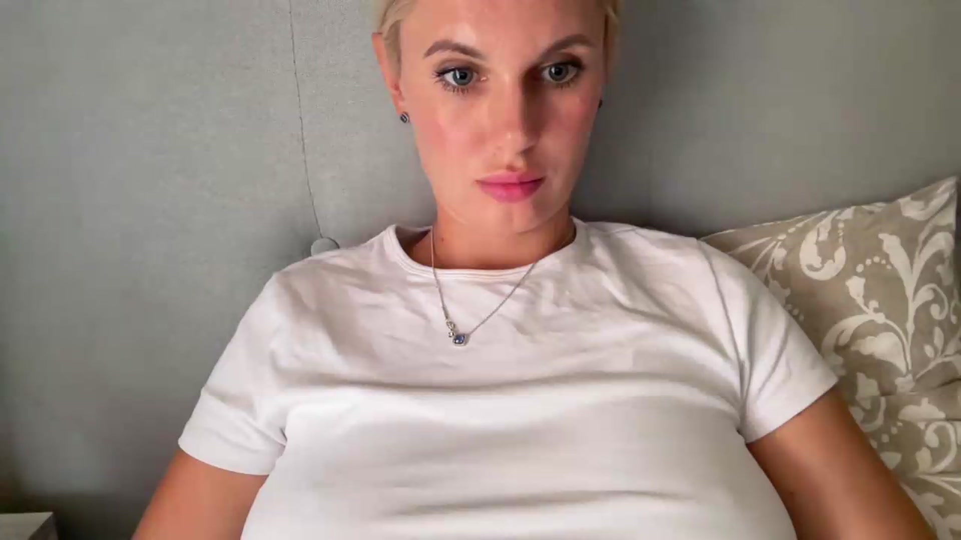 Gallery image thumbnail from AuroraKingg's myfreecams stream on, 07/16/2026, 14:56 image 12 of 20