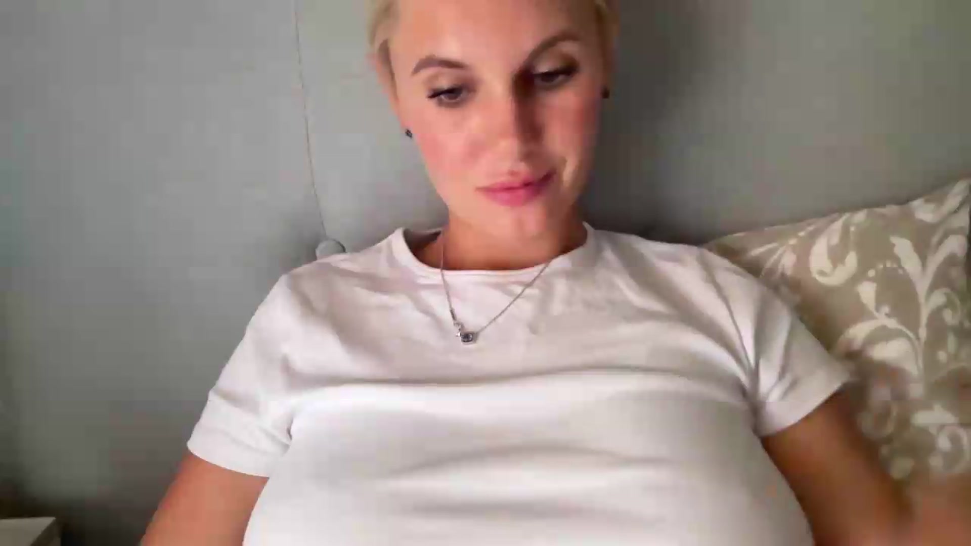 Gallery image thumbnail from AuroraKingg's myfreecams stream on, 07/16/2026, 14:56 image 13 of 20
