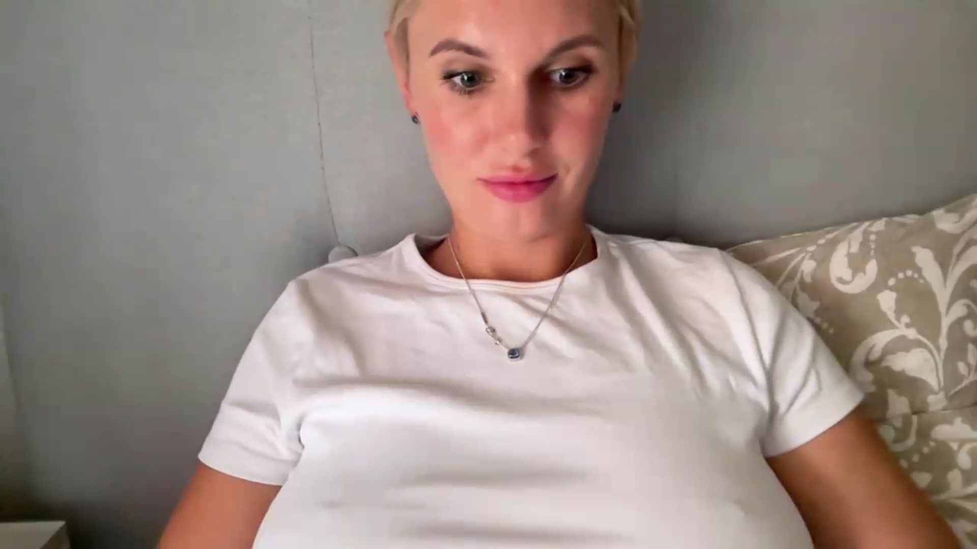 Gallery image thumbnail from AuroraKingg's myfreecams stream on, 07/16/2026, 14:56 image 8 of 20