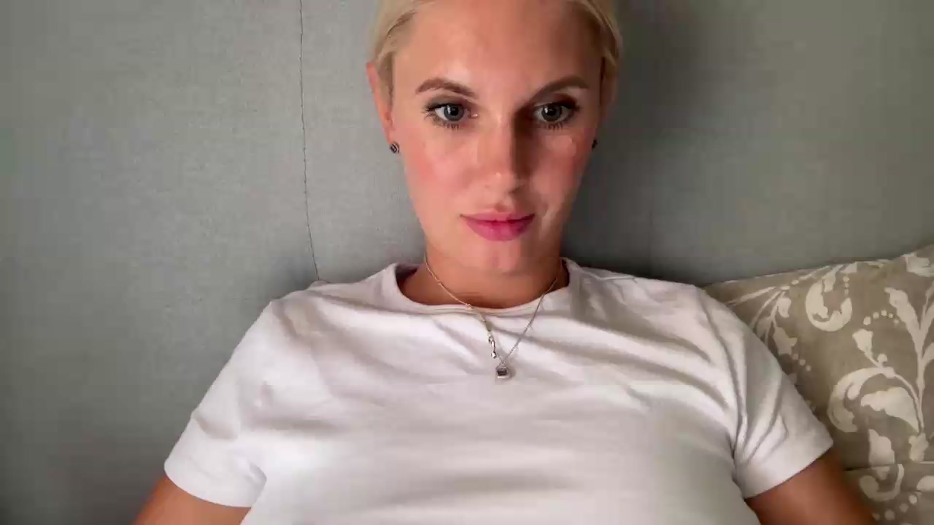 Gallery image thumbnail from AuroraKingg's myfreecams stream on, 07/16/2026, 14:56 image 1 of 20