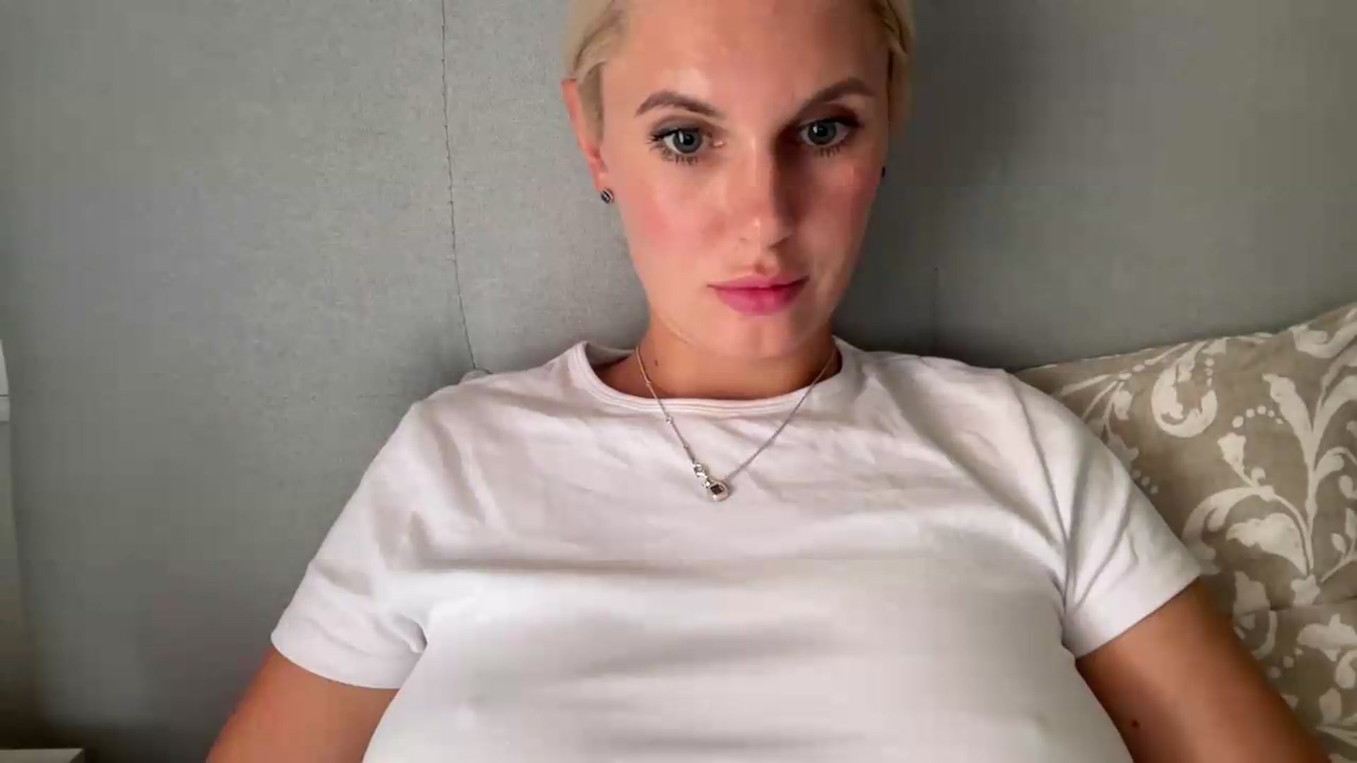 Gallery image thumbnail from AuroraKingg's myfreecams stream on, 07/16/2026, 14:56 image 5 of 20