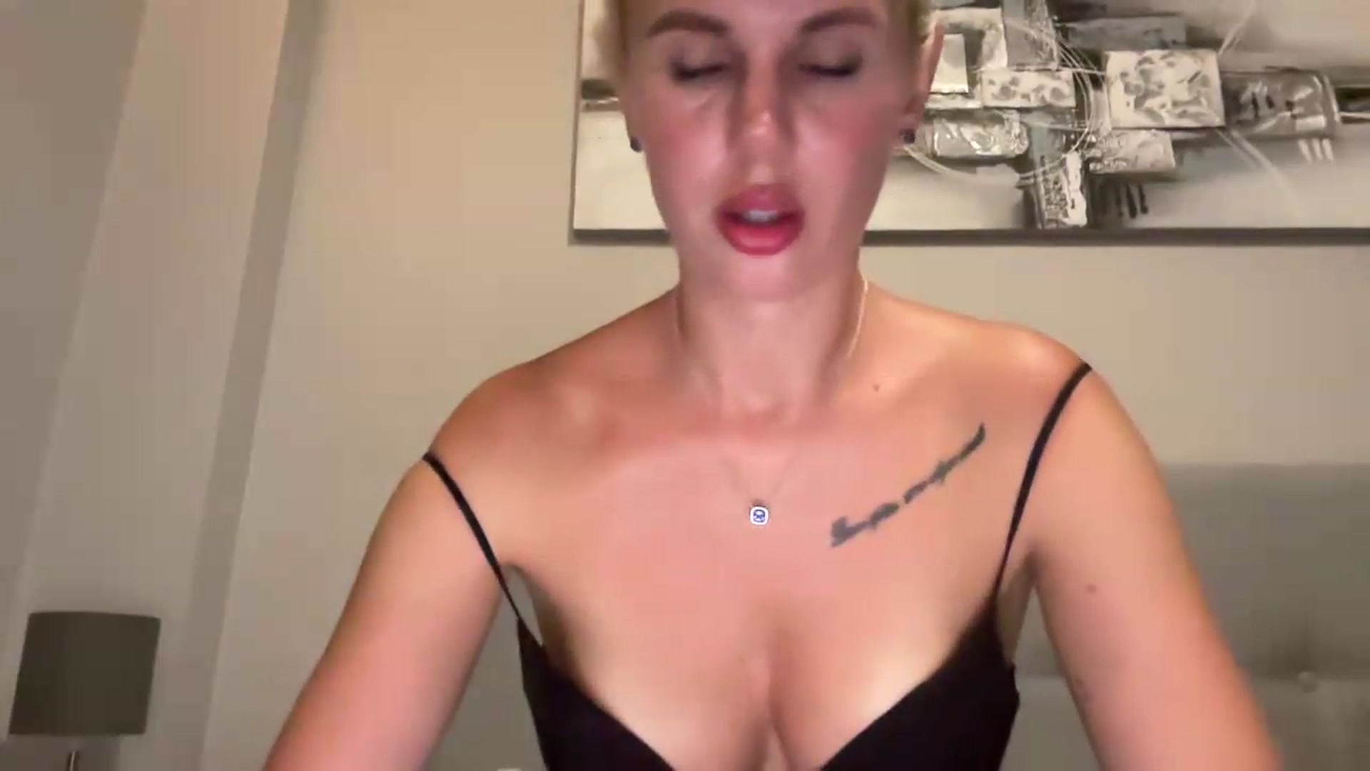 Gallery image thumbnail from AuroraKingg's myfreecams stream on, 07/18/2026, 20:36 image 17 of 20
