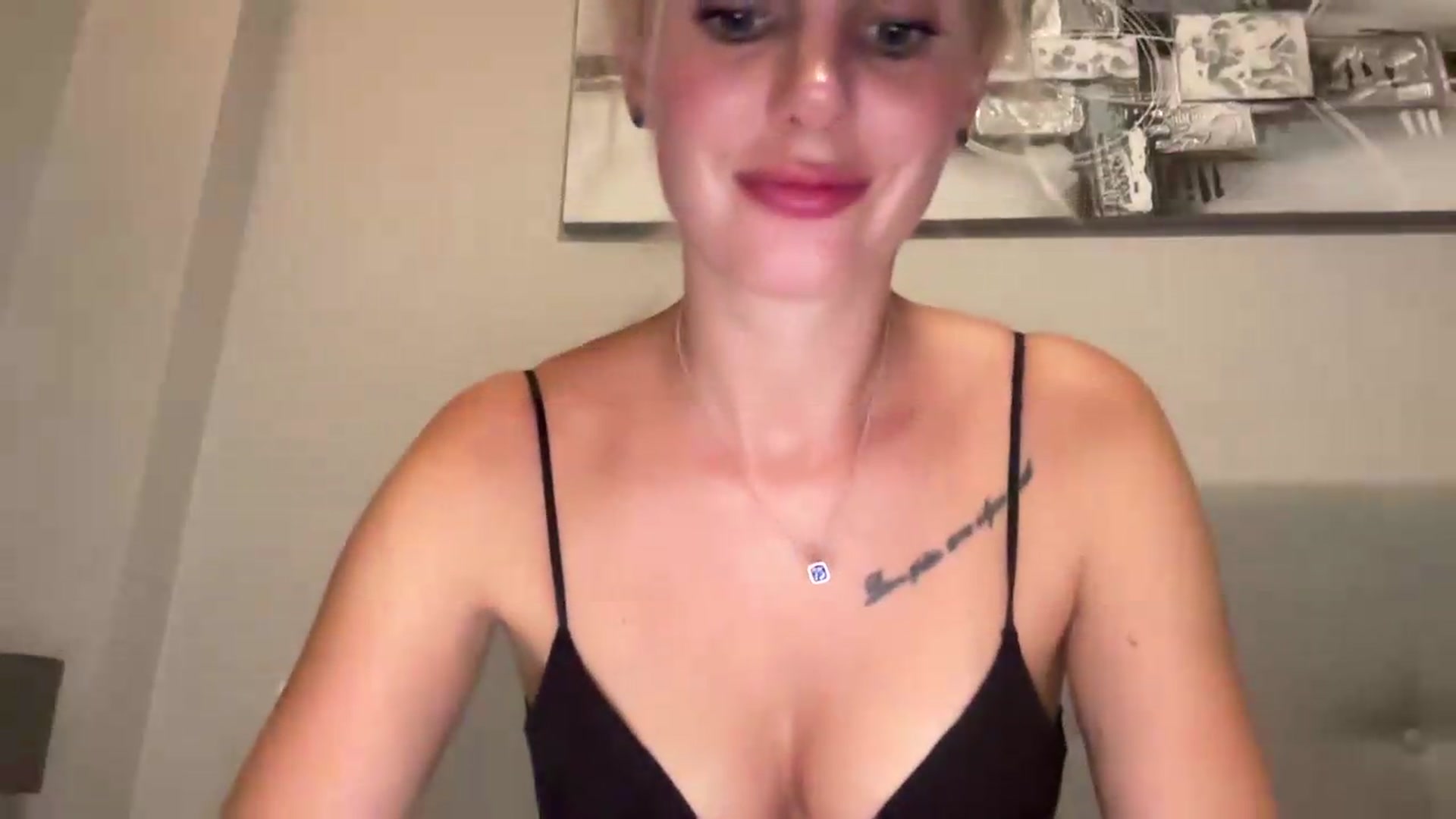 Gallery image thumbnail from AuroraKingg's myfreecams stream on, 07/18/2026, 20:36 image 3 of 20