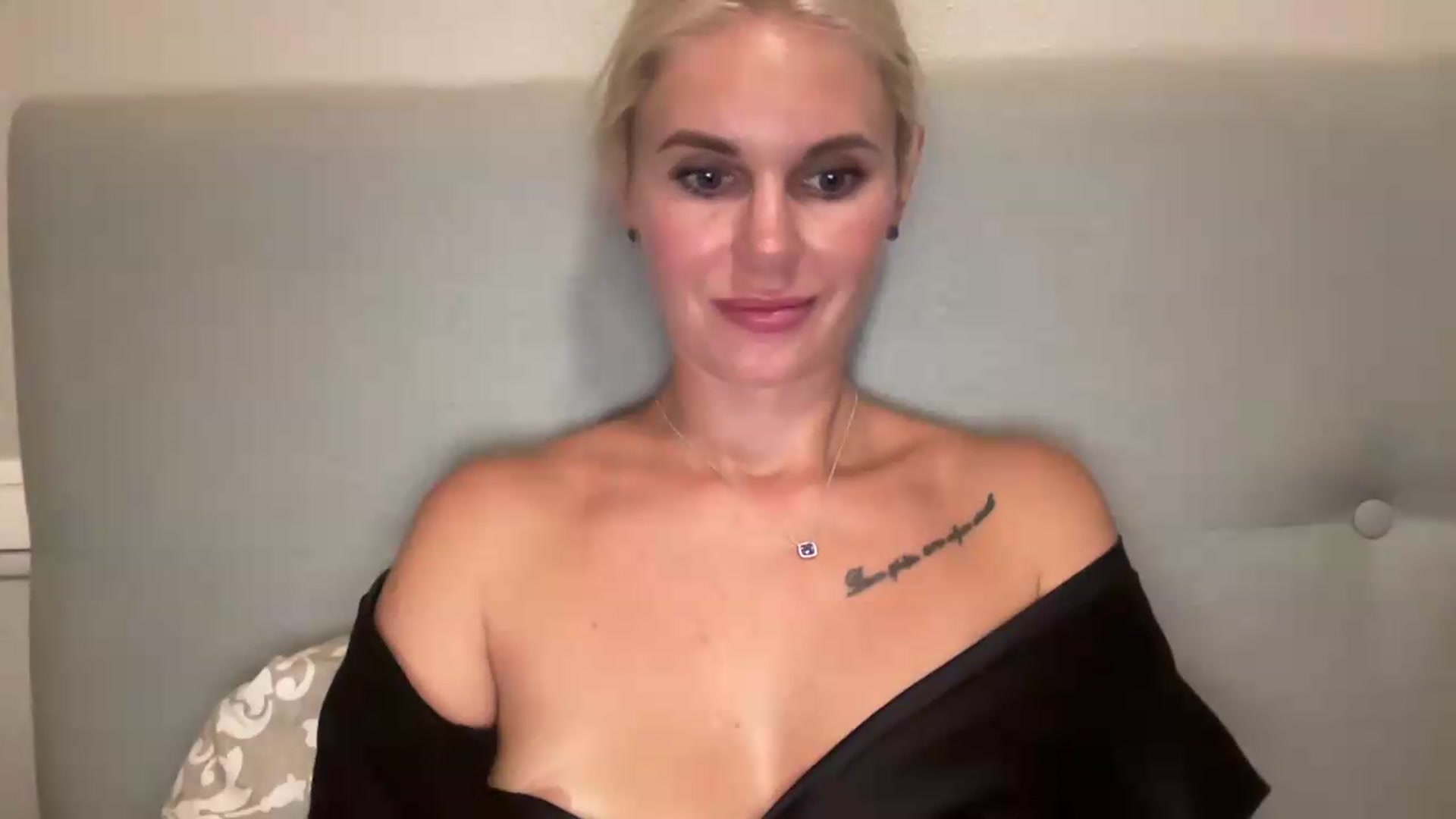 Gallery image thumbnail from AuroraKingg's myfreecams stream on, 07/18/2026, 22:30 image 17 of 20