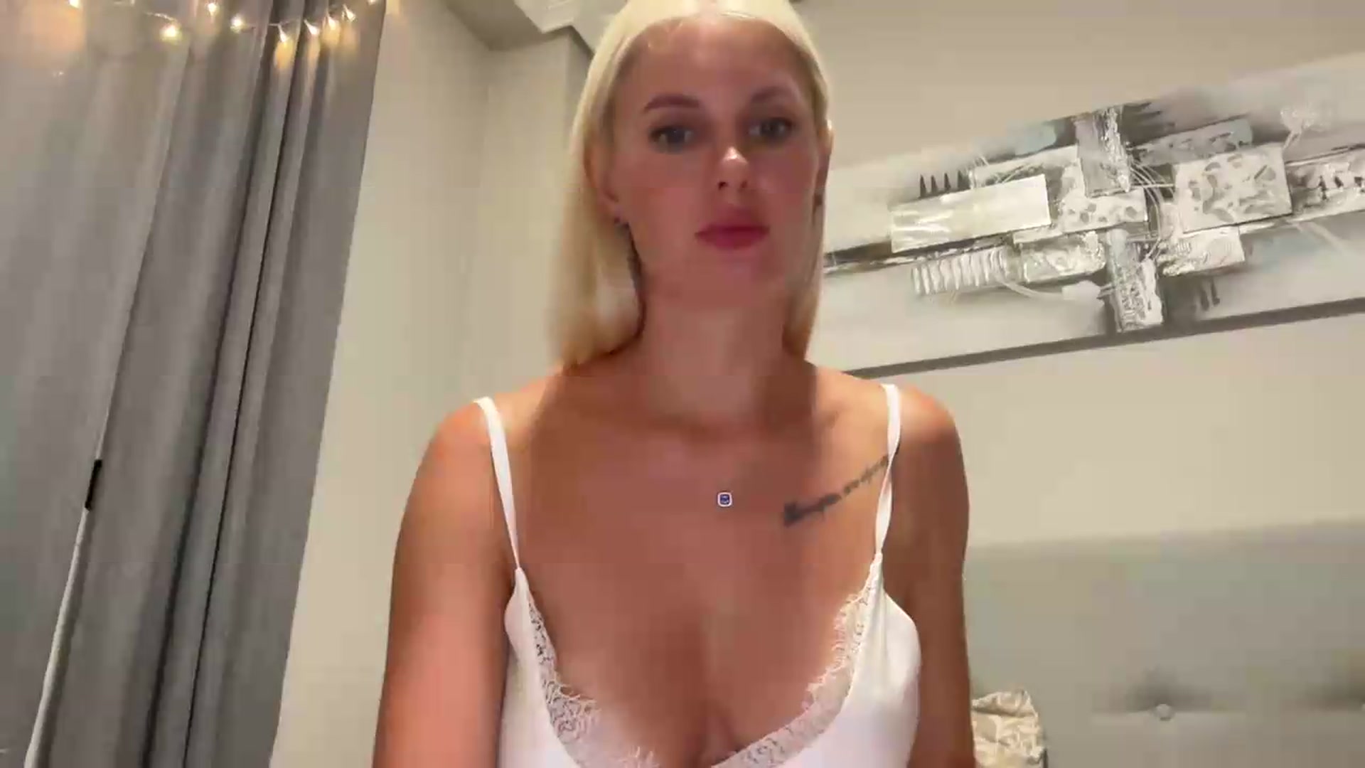 Gallery image thumbnail from AuroraKingg's myfreecams stream on, 07/19/2026, 19:28 image 5 of 20