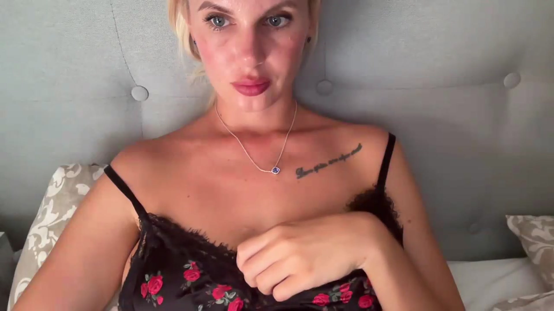 Gallery image thumbnail from AuroraKingg's myfreecams stream on, 07/20/2026, 16:53 image 15 of 20