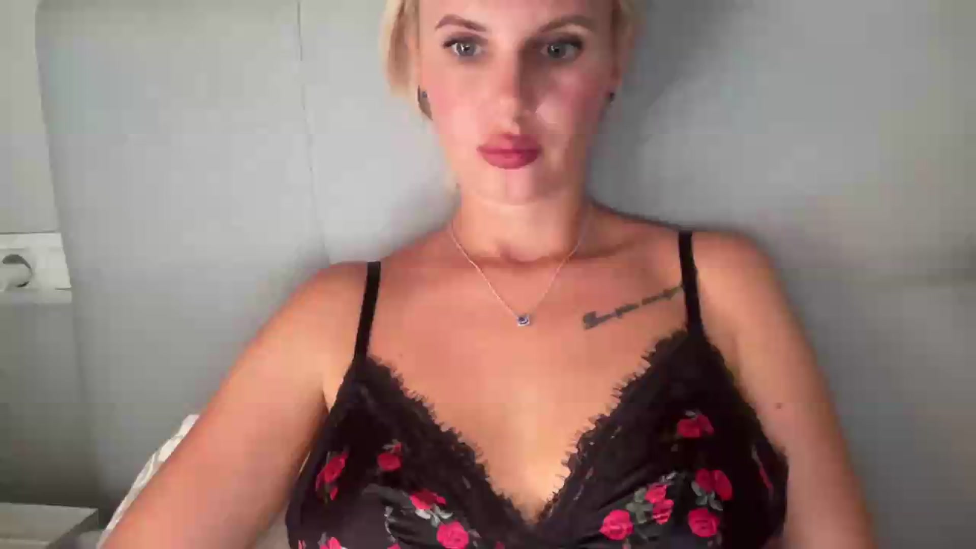 Gallery image thumbnail from AuroraKingg's myfreecams stream on, 07/20/2026, 16:53 image 1 of 20