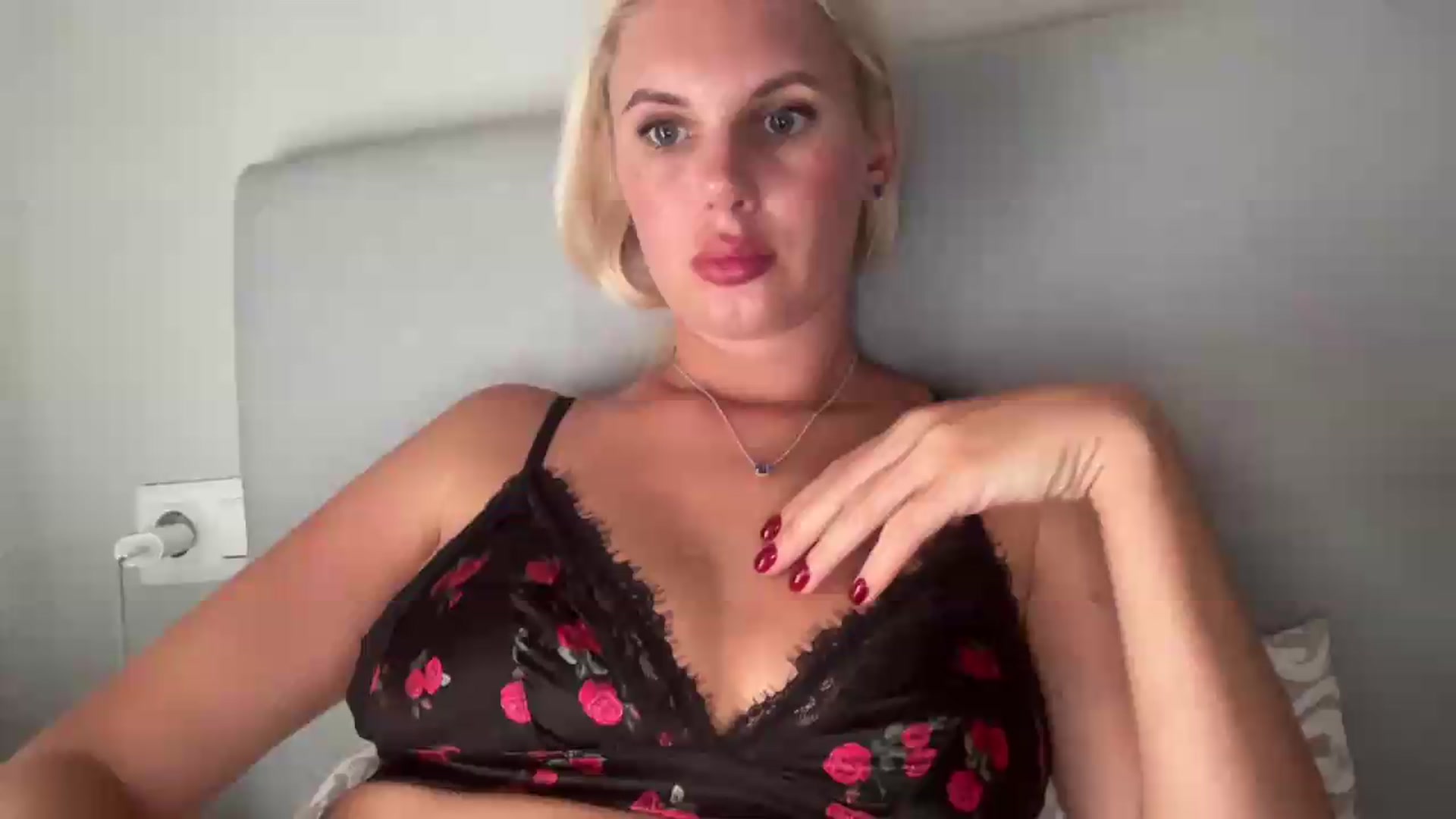 Gallery image thumbnail from AuroraKingg's myfreecams stream on, 07/20/2026, 17:41 image 1 of 20