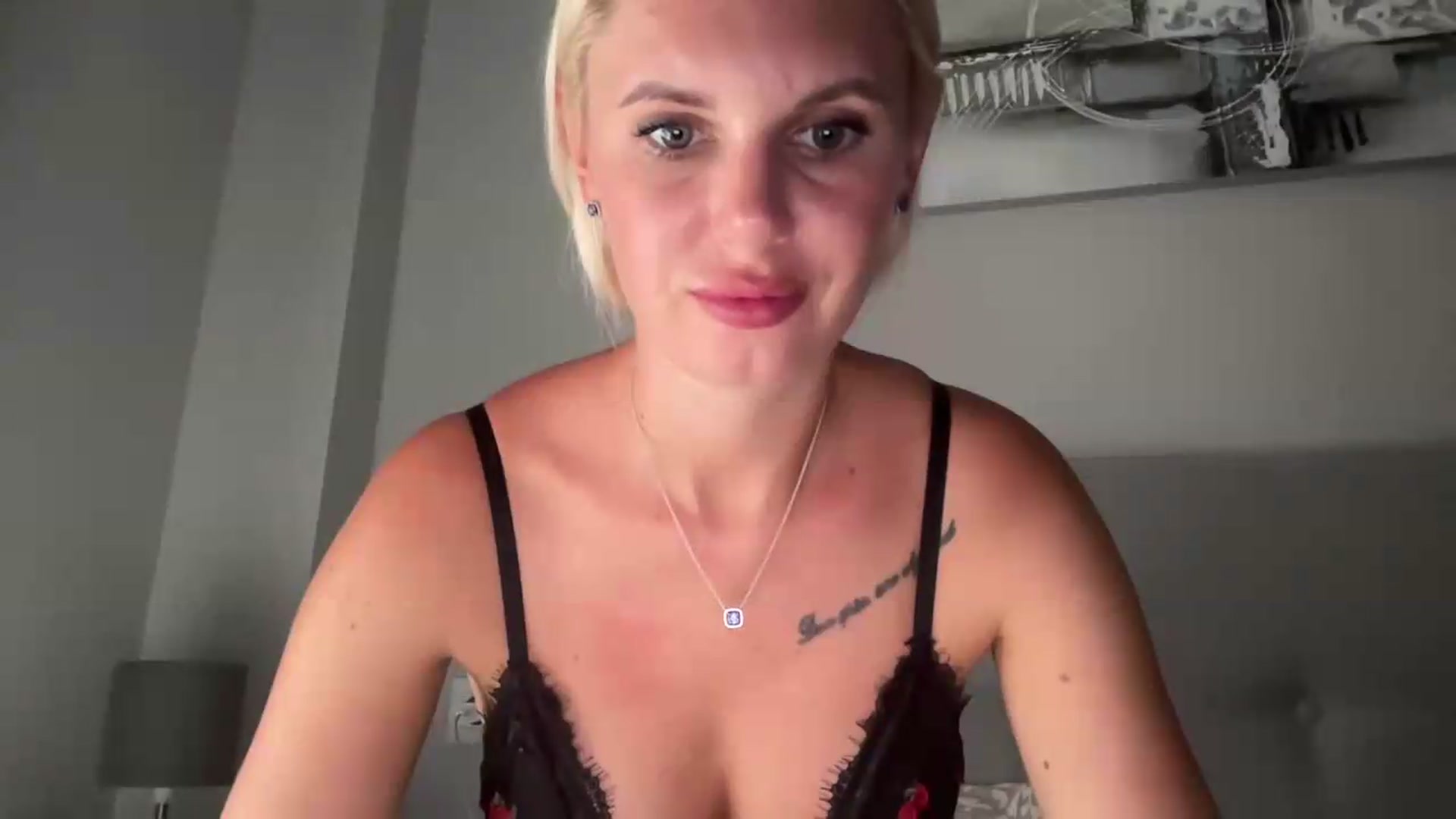 Gallery image thumbnail from AuroraKingg's myfreecams stream on, 07/20/2026, 17:41 image 9 of 20