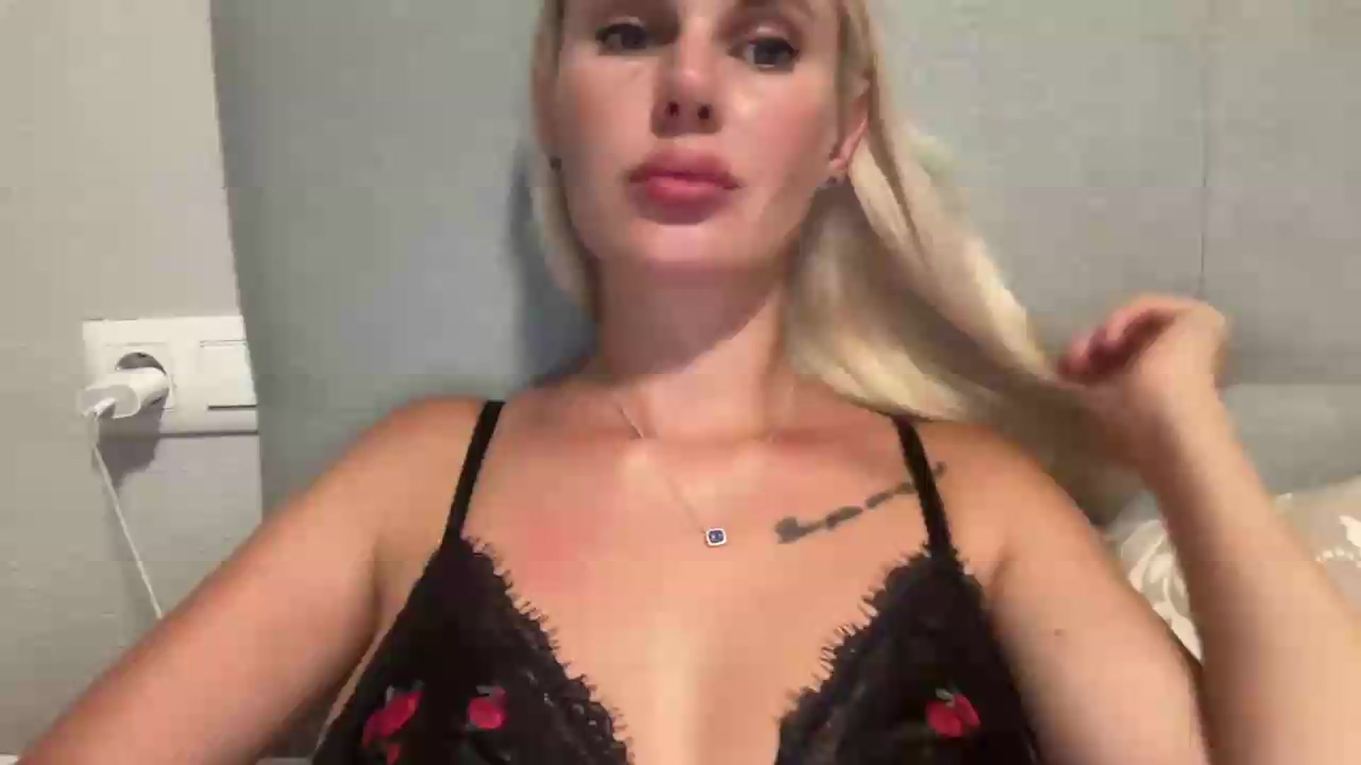 Gallery image thumbnail from AuroraKingg's myfreecams stream on, 07/20/2026, 17:41 image 16 of 20
