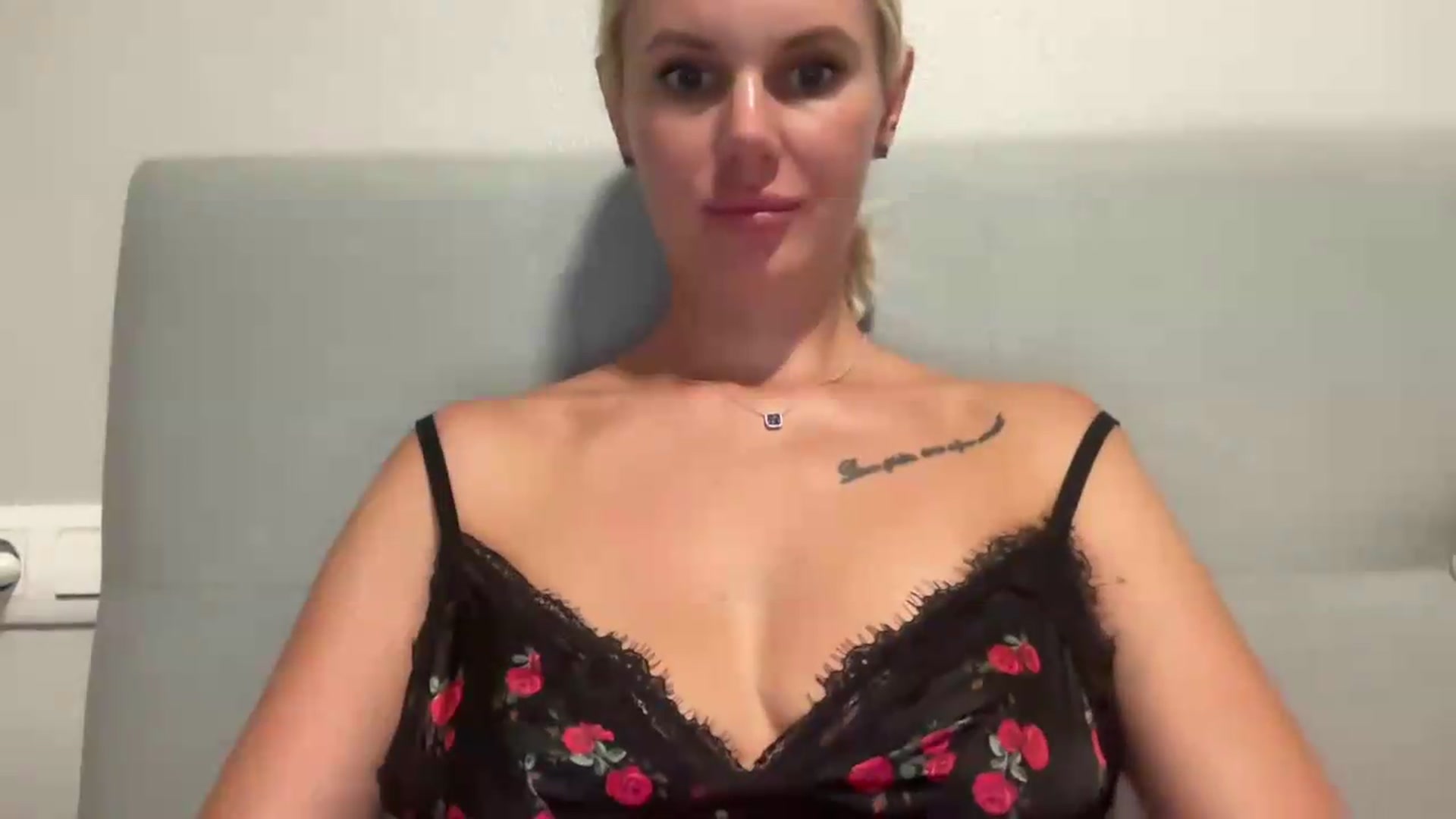 Gallery image thumbnail from AuroraKingg's myfreecams stream on, 07/20/2026, 18:45 image 5 of 20