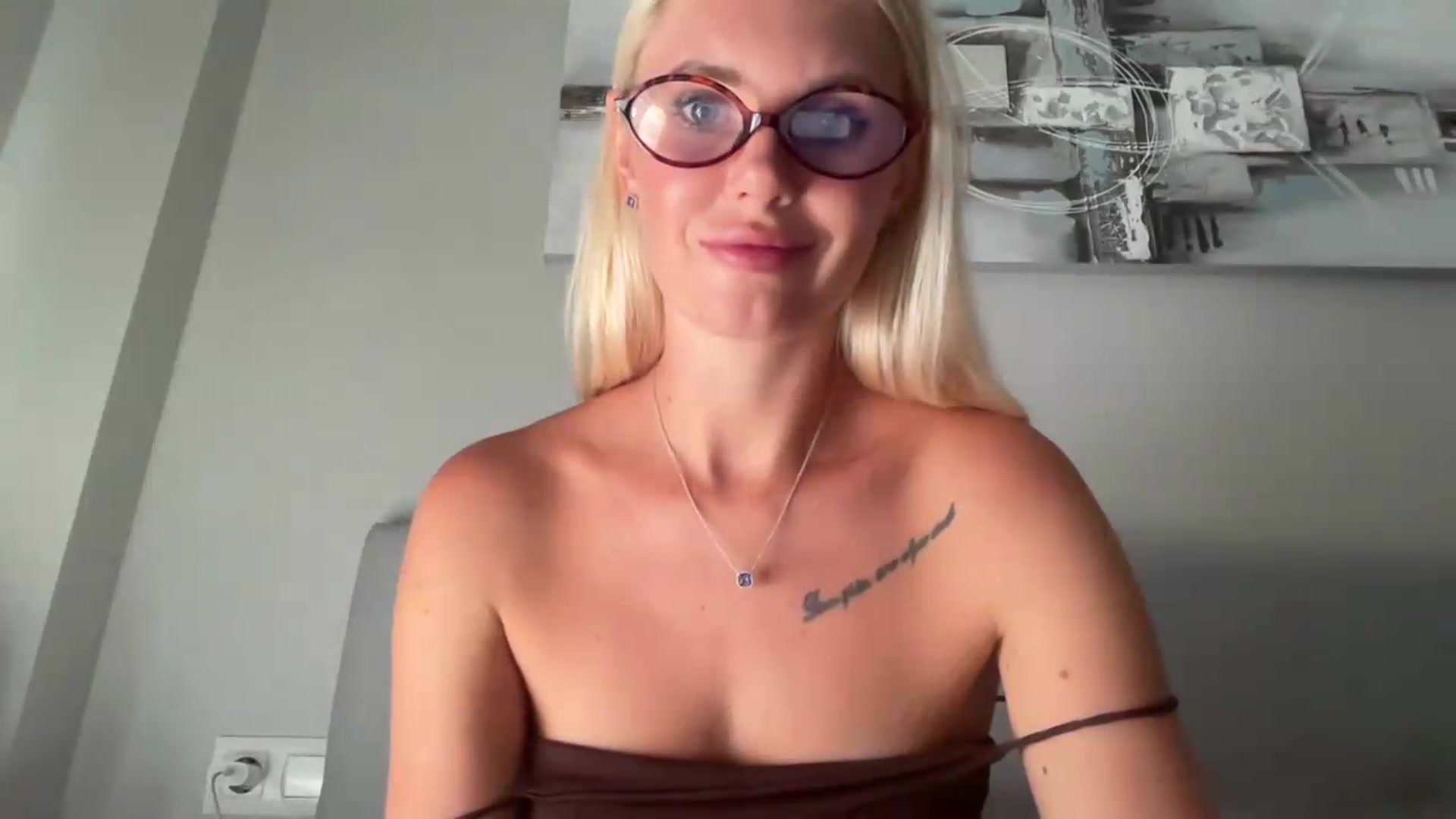 Gallery image thumbnail from AuroraKingg's myfreecams stream on, 07/21/2026, 16:59 image 8 of 20