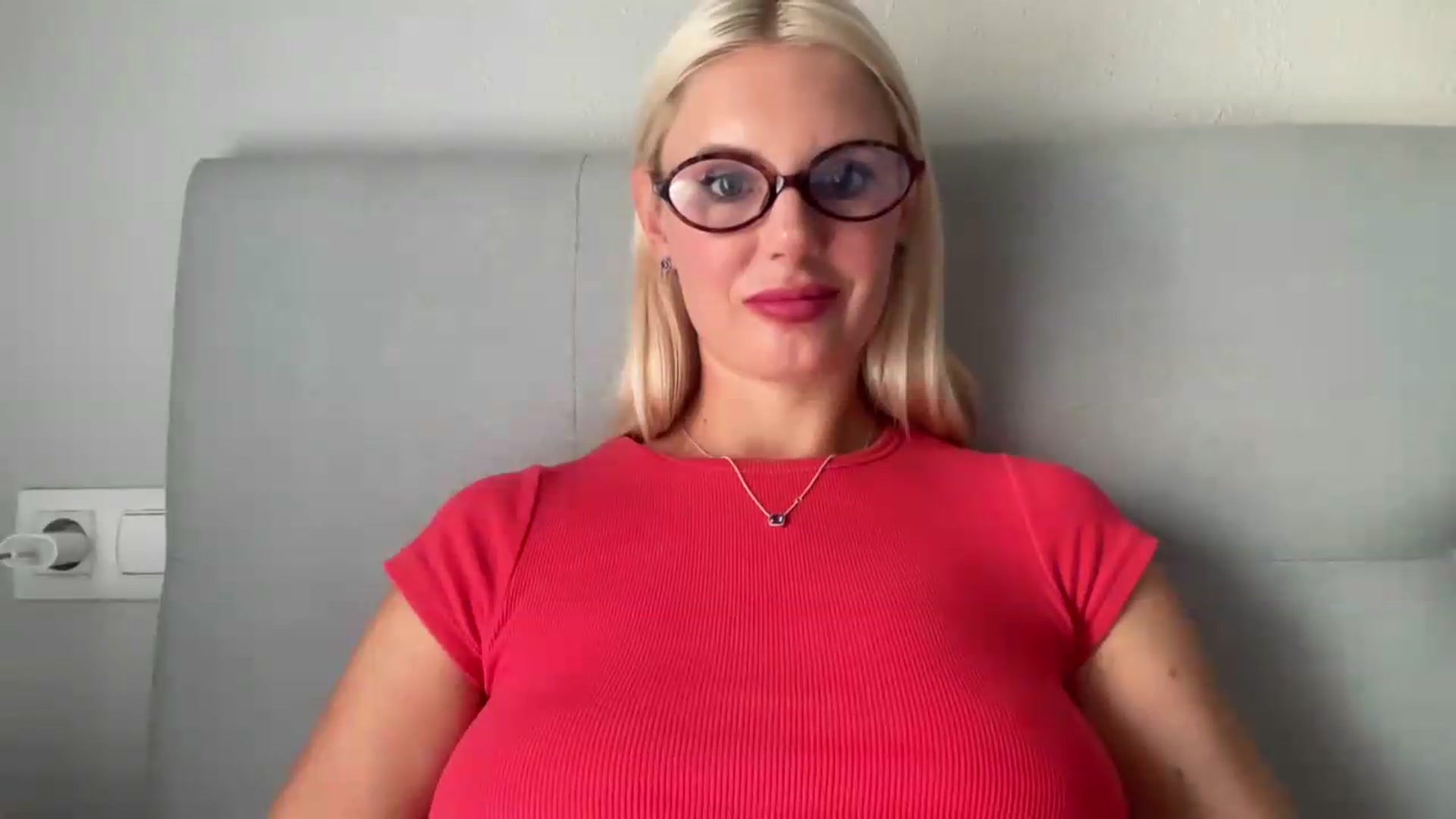 Gallery image thumbnail from AuroraKingg's myfreecams stream on, 07/22/2026, 10:39 image 16 of 20