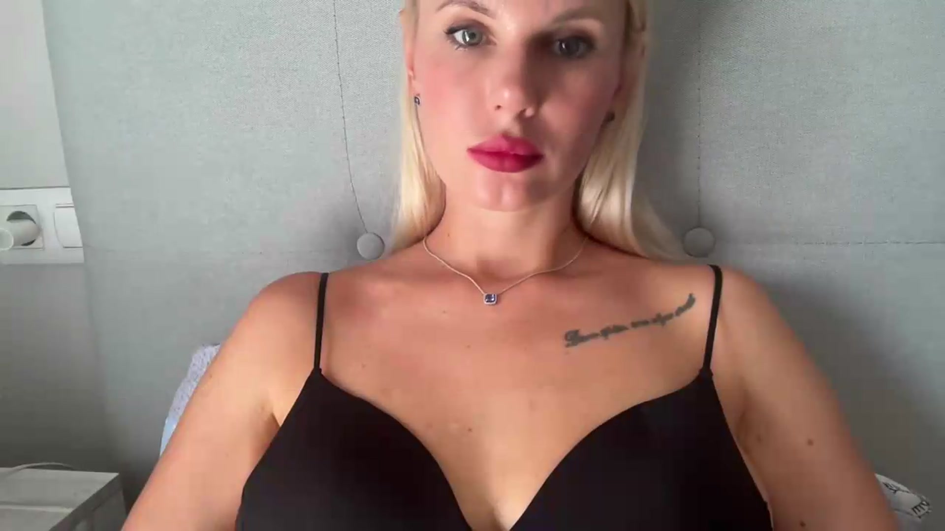 Gallery image thumbnail from AuroraKingg's myfreecams stream on, 07/22/2026, 14:45 image 14 of 20