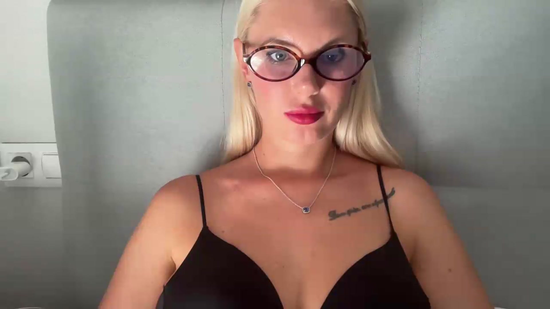 Gallery image thumbnail from AuroraKingg's myfreecams stream on, 07/22/2026, 15:47 image 6 of 20