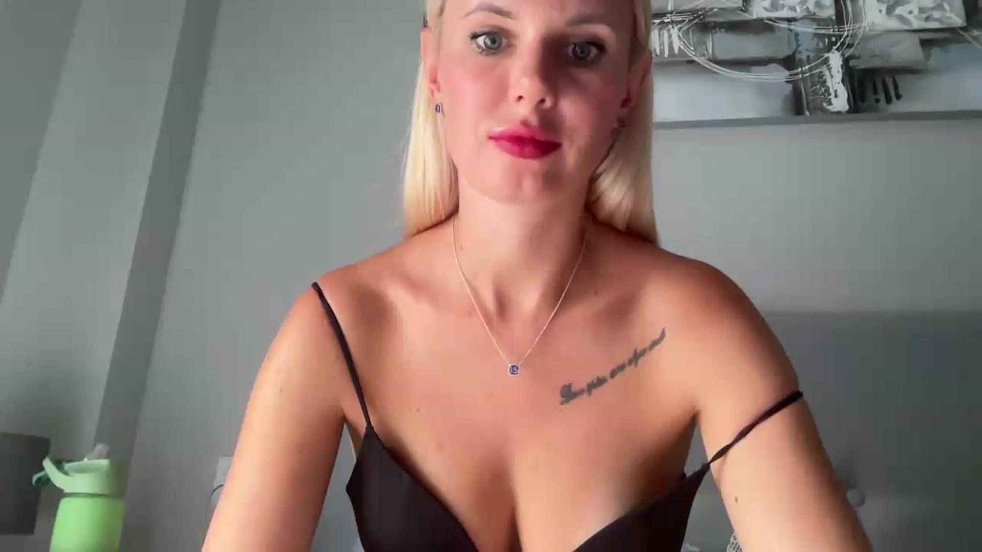 Gallery image thumbnail from AuroraKingg's myfreecams stream on, 07/22/2026, 16:36 image 6 of 20