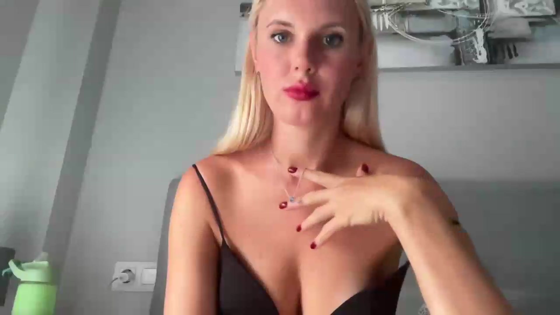 Gallery image thumbnail from AuroraKingg's myfreecams stream on, 07/22/2026, 16:36 image 14 of 20