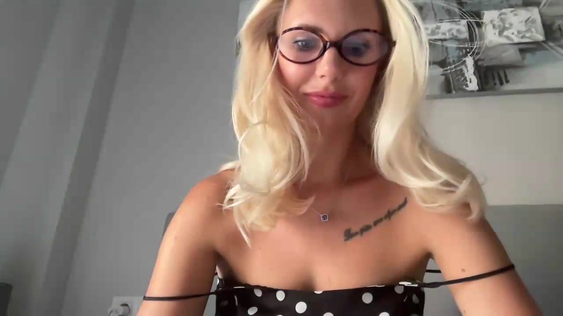 Gallery image thumbnail from AuroraKingg's myfreecams stream on, 07/23/2026, 09:54 image 2 of 20