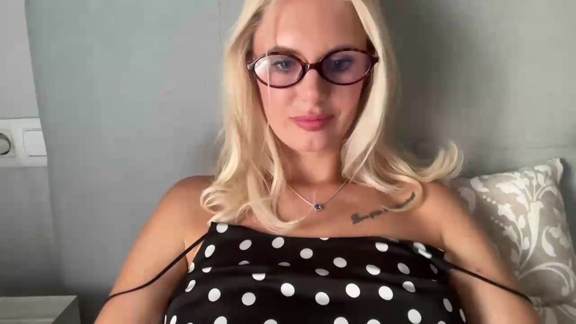 Gallery image thumbnail from AuroraKingg's myfreecams stream on, 07/23/2026, 09:54 image 17 of 20