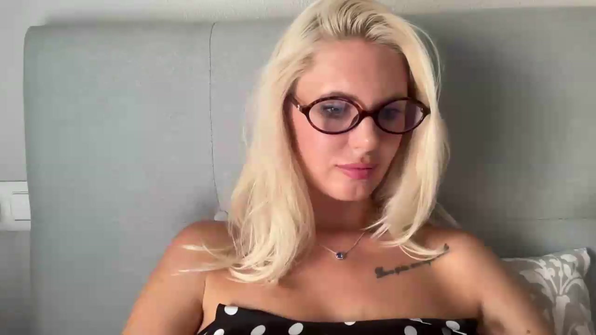 Gallery image thumbnail from AuroraKingg's myfreecams stream on, 07/23/2026, 11:13 image 14 of 20