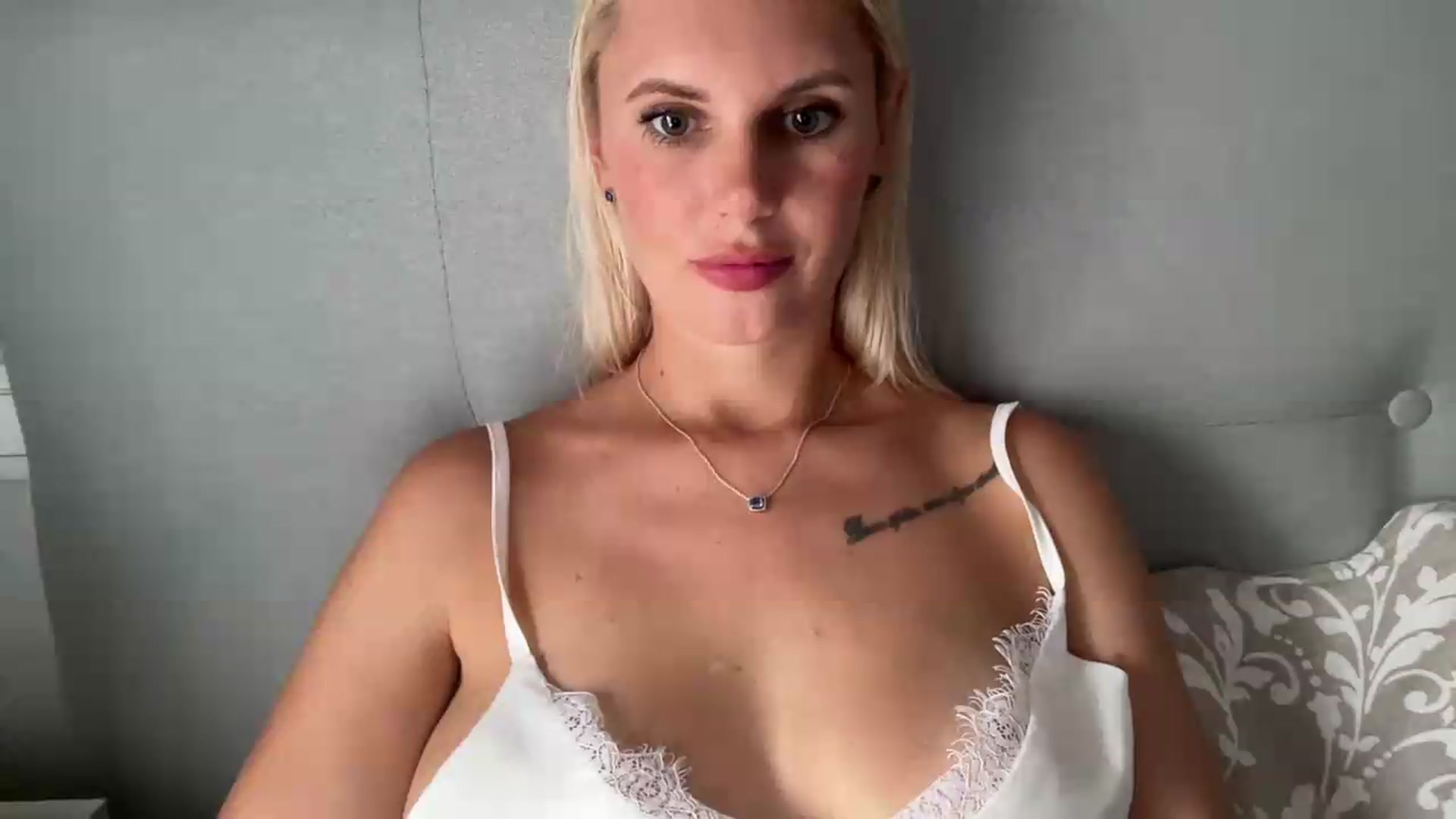 Gallery image thumbnail from AuroraKingg's myfreecams stream on, 07/23/2026, 15:38 image 8 of 20
