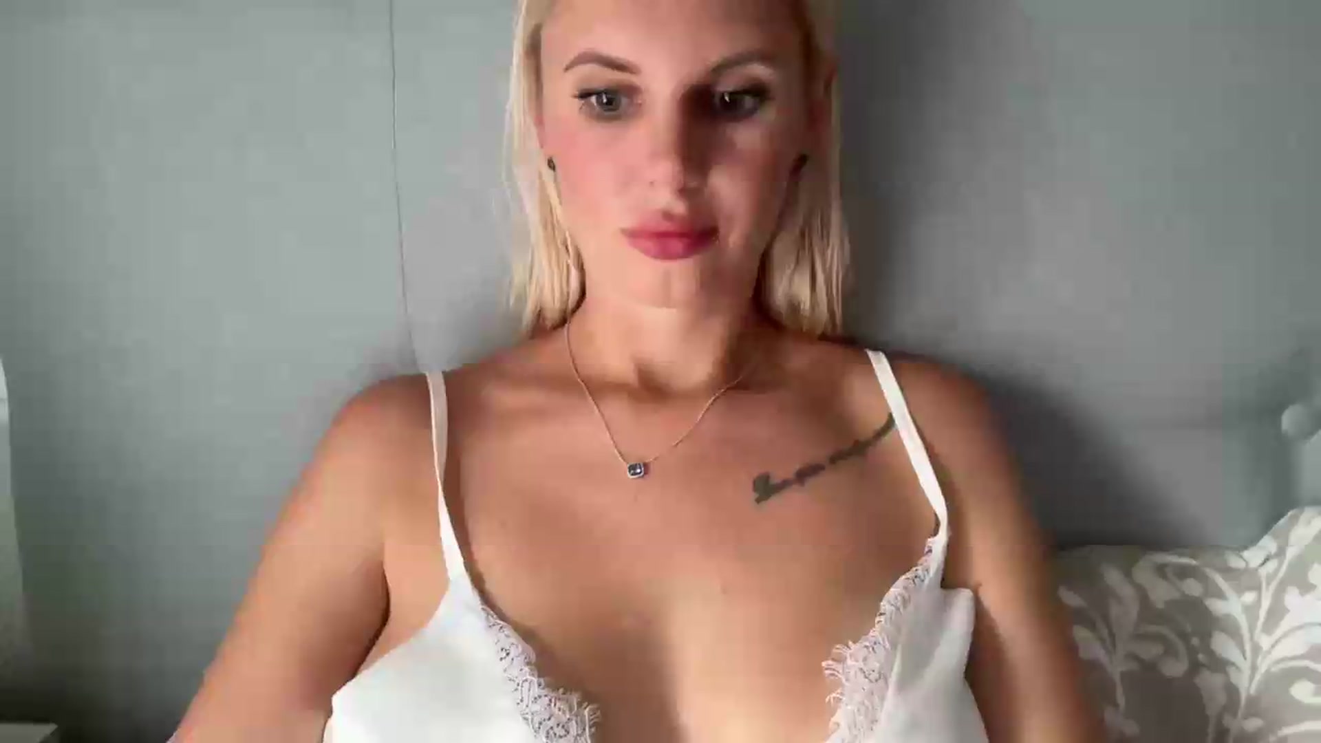 Gallery image thumbnail from AuroraKingg's myfreecams stream on, 07/23/2026, 15:38 image 2 of 20