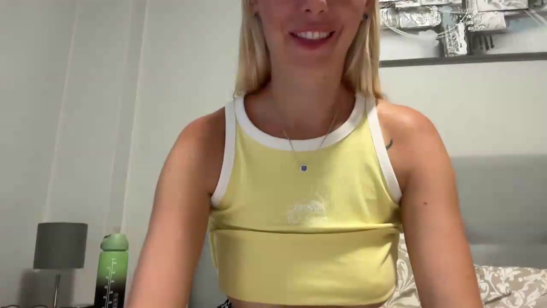 Gallery image thumbnail from AuroraKingg's myfreecams stream on, 07/23/2026, 16:34 image 17 of 20