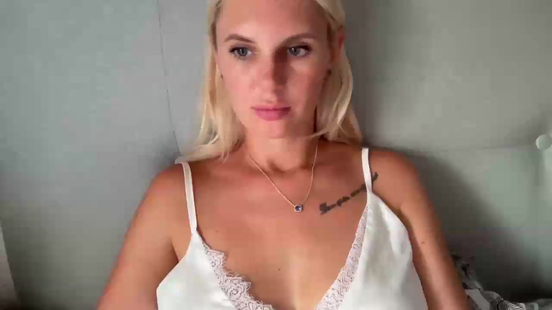 Gallery image thumbnail from AuroraKingg's myfreecams stream on, 07/26/2026, 17:51 image 17 of 20