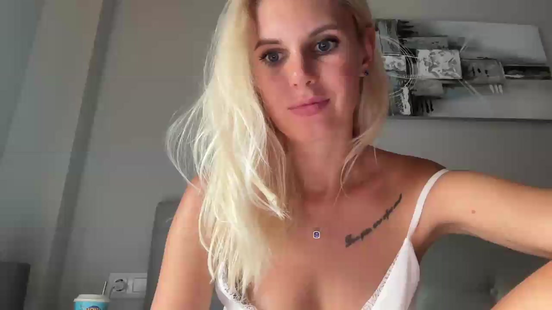 Gallery image thumbnail from AuroraKingg's myfreecams stream on, 07/26/2026, 18:27 image 16 of 20