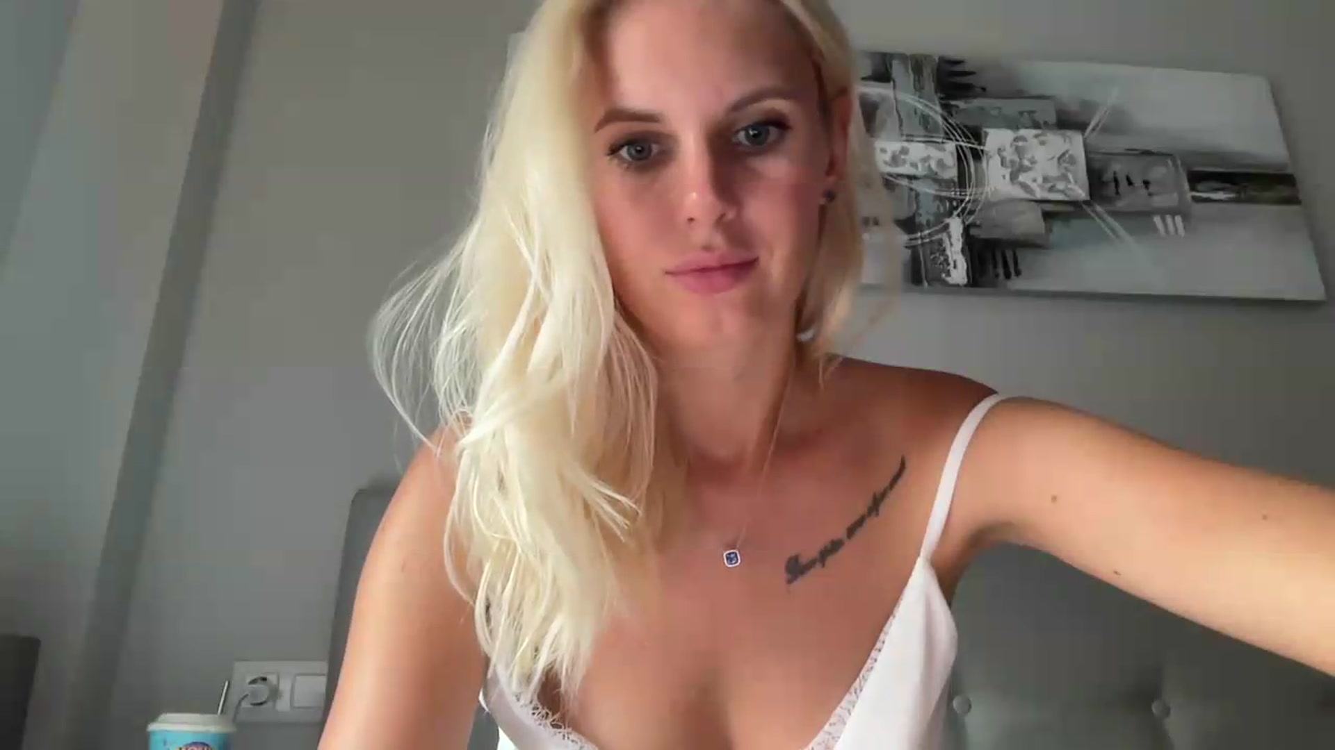 Gallery image thumbnail from AuroraKingg's myfreecams stream on, 07/26/2026, 18:27 image 9 of 20