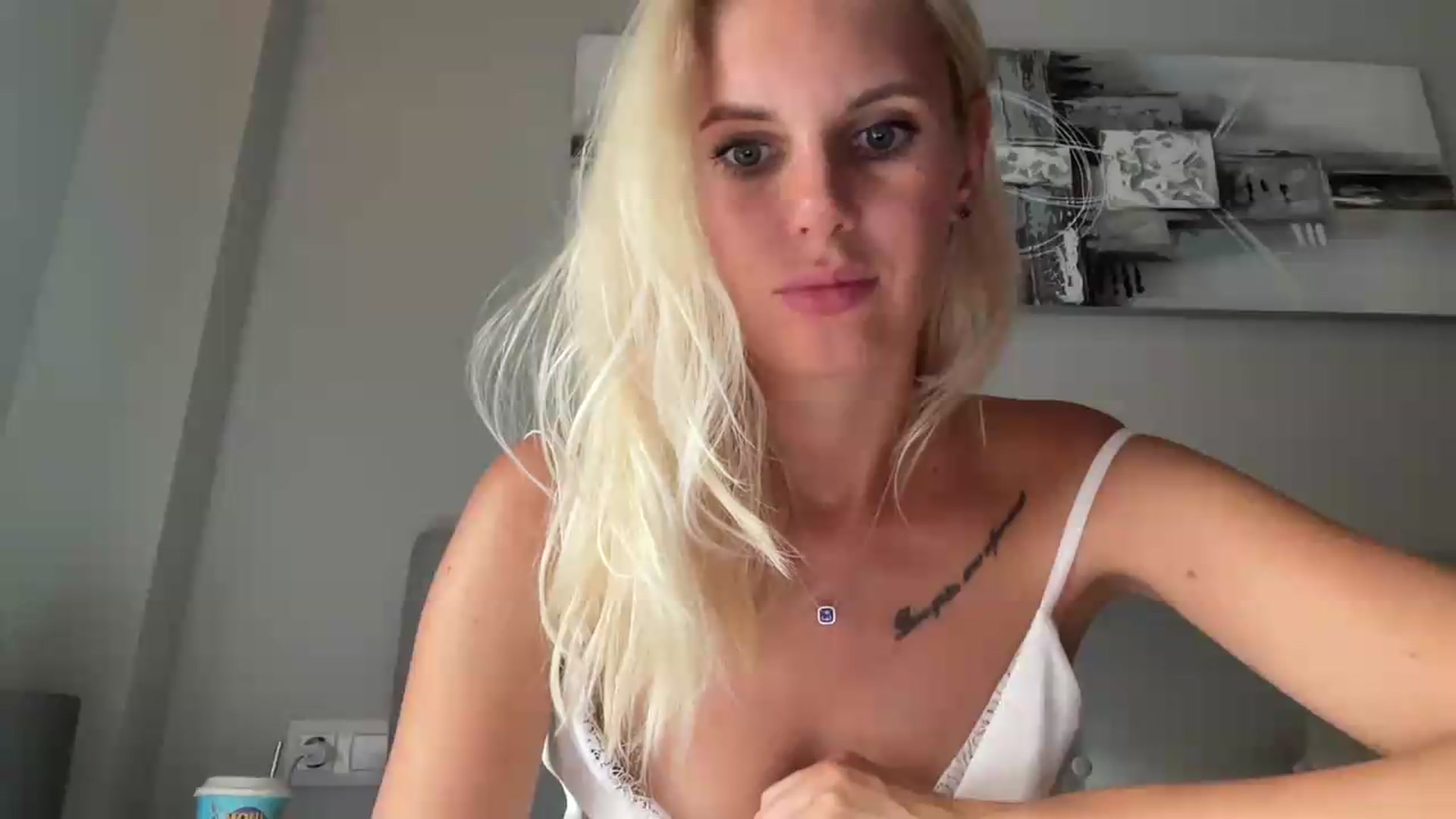 Gallery image thumbnail from AuroraKingg's myfreecams stream on, 07/26/2026, 18:27 image 15 of 20