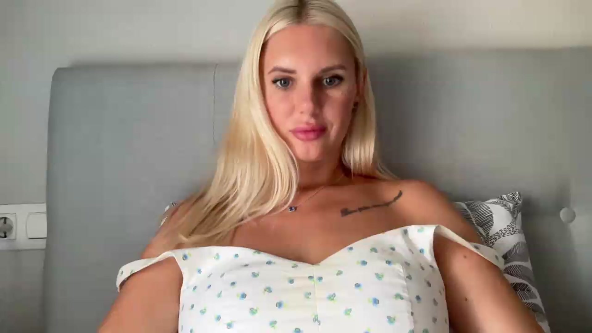 Gallery image thumbnail from AuroraKingg's myfreecams stream on, 07/27/2026, 12:49 image 8 of 20