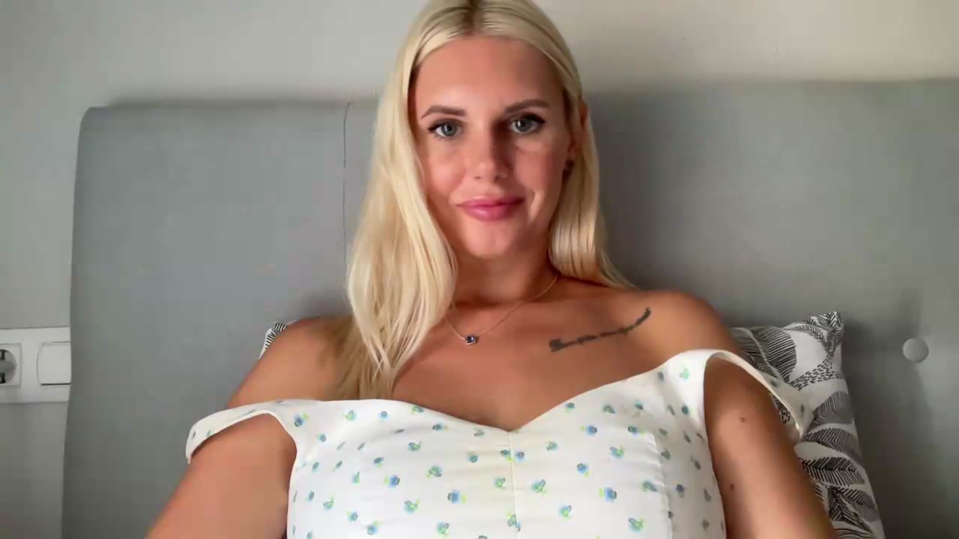 Gallery image thumbnail from AuroraKingg's myfreecams stream on, 07/27/2026, 12:49 image 7 of 20
