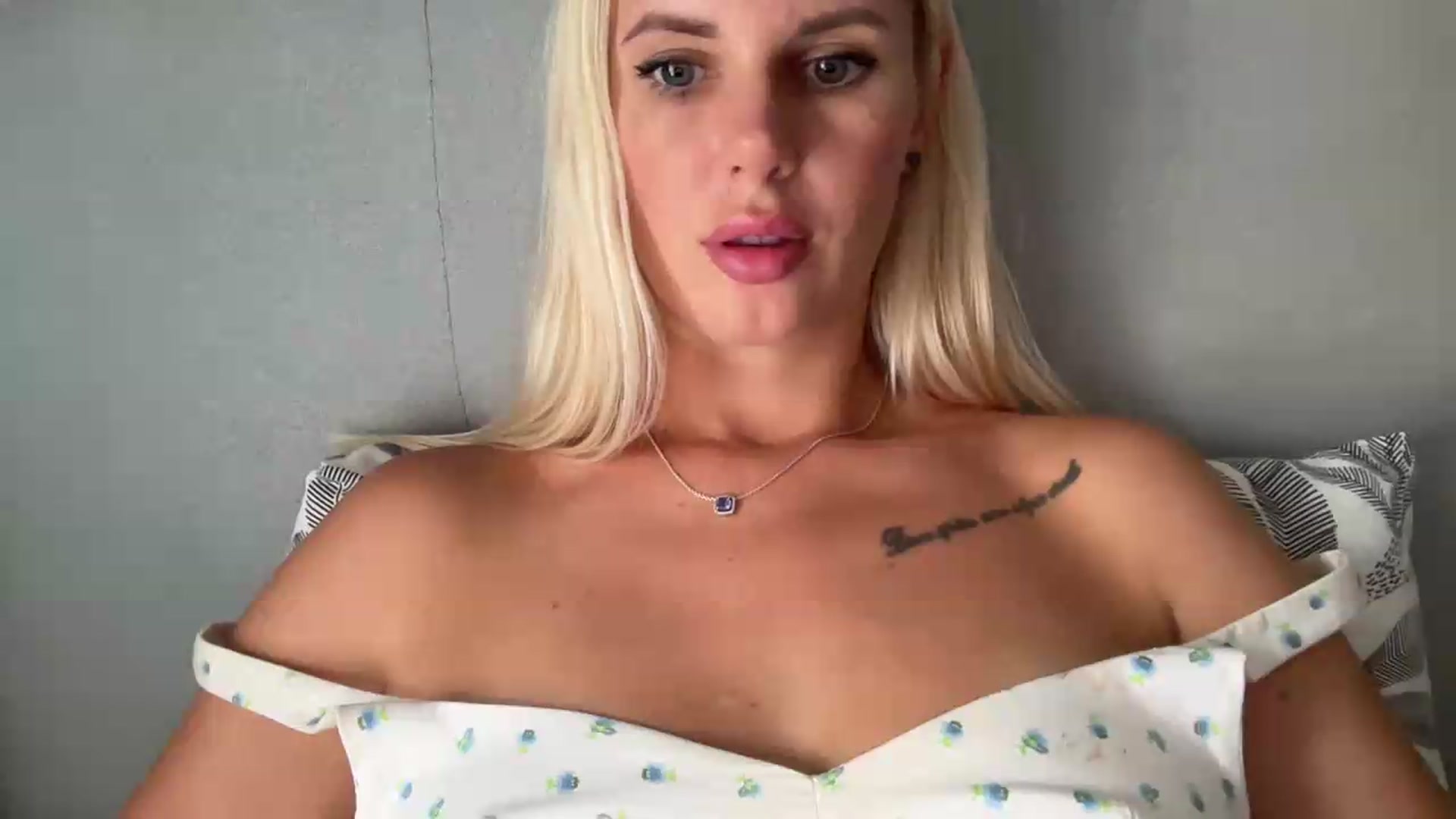 Gallery image thumbnail from AuroraKingg's myfreecams stream on, 07/27/2026, 12:49 image 18 of 20