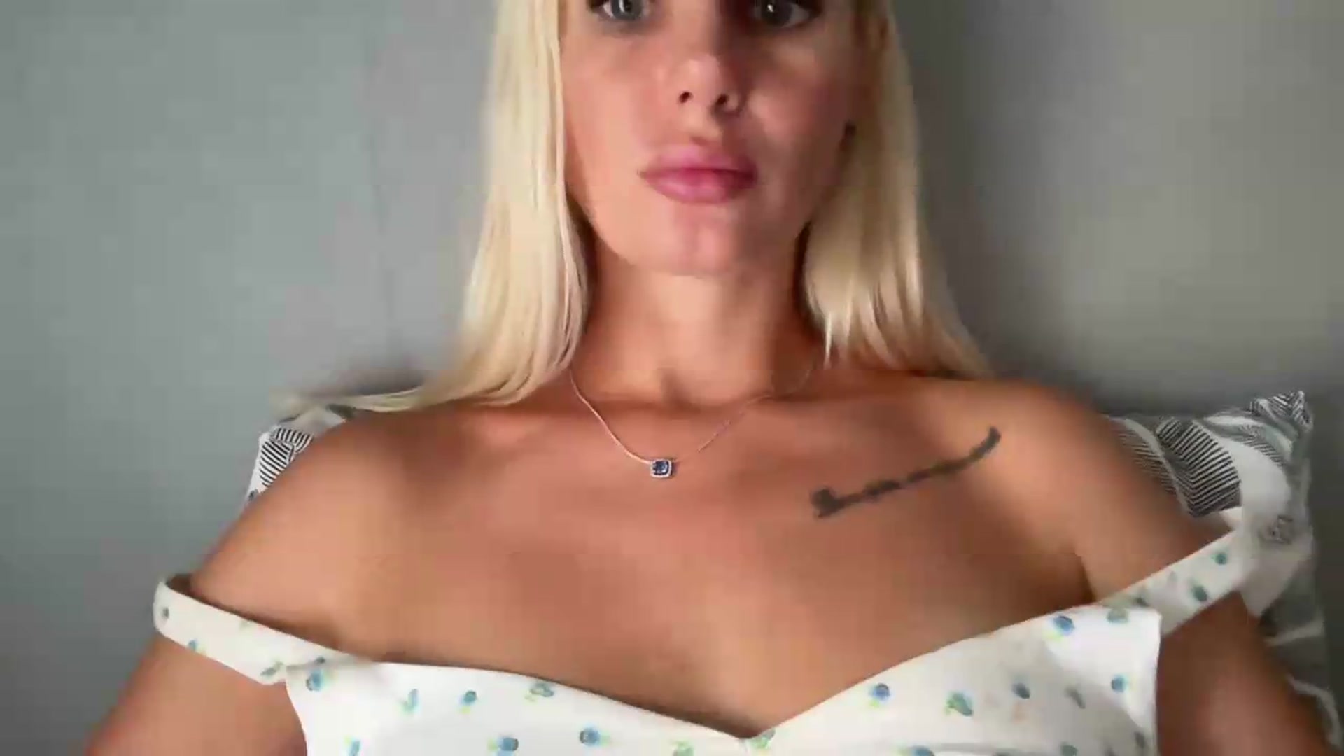 Gallery image thumbnail from AuroraKingg's myfreecams stream on, 07/27/2026, 12:49 image 15 of 20