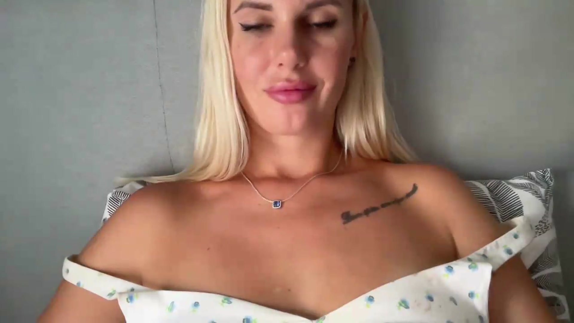 Gallery image thumbnail from AuroraKingg's myfreecams stream on, 07/27/2026, 12:49 image 14 of 20