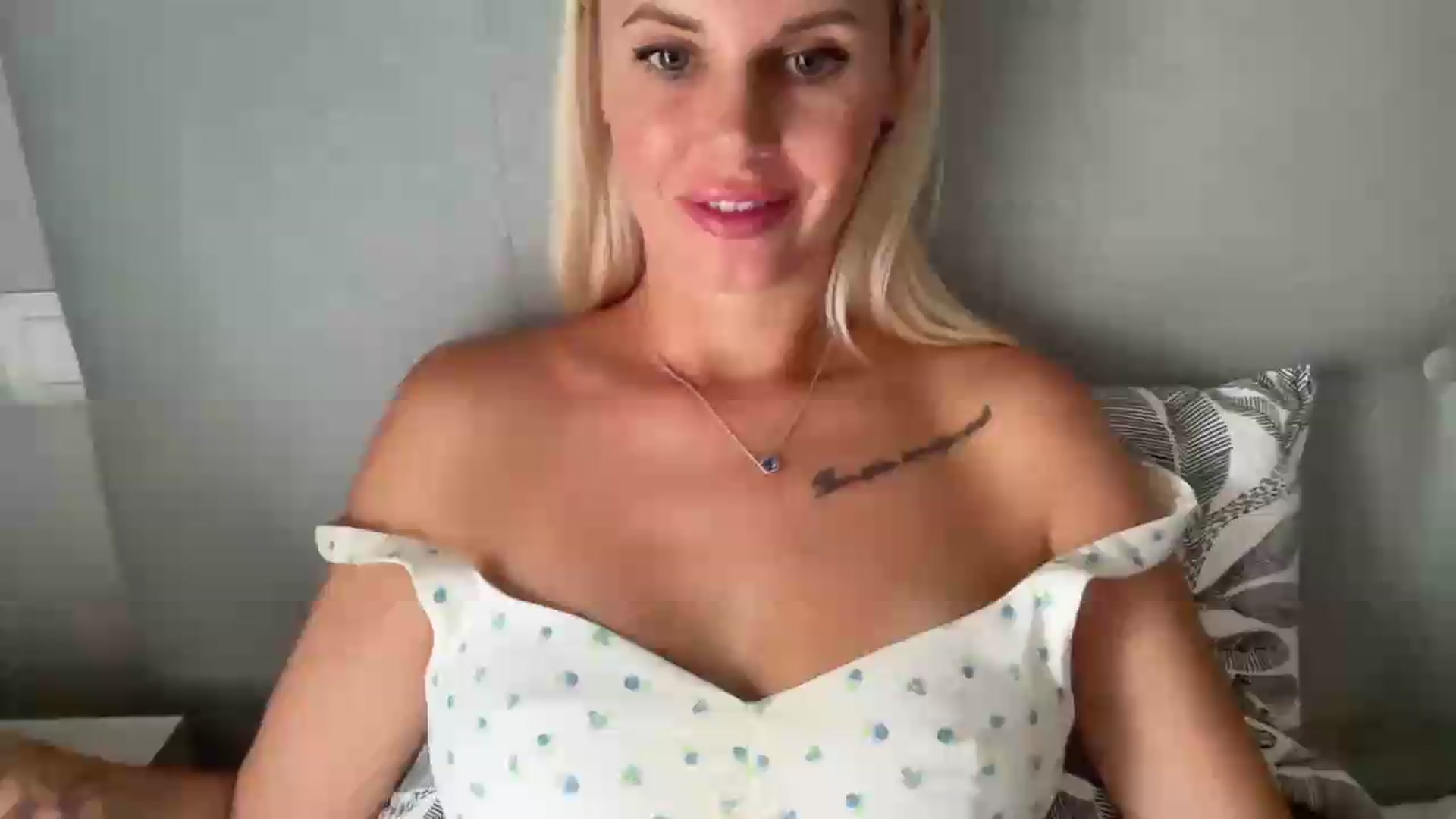 Gallery image thumbnail from AuroraKingg's myfreecams stream on, 07/27/2026, 13:11 image 12 of 20