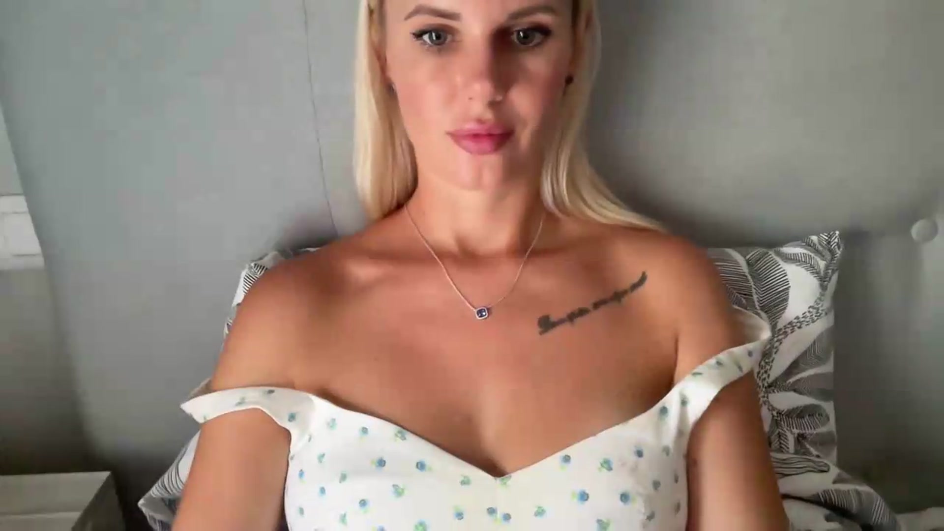 Gallery image thumbnail from AuroraKingg's myfreecams stream on, 07/27/2026, 13:11 image 18 of 20