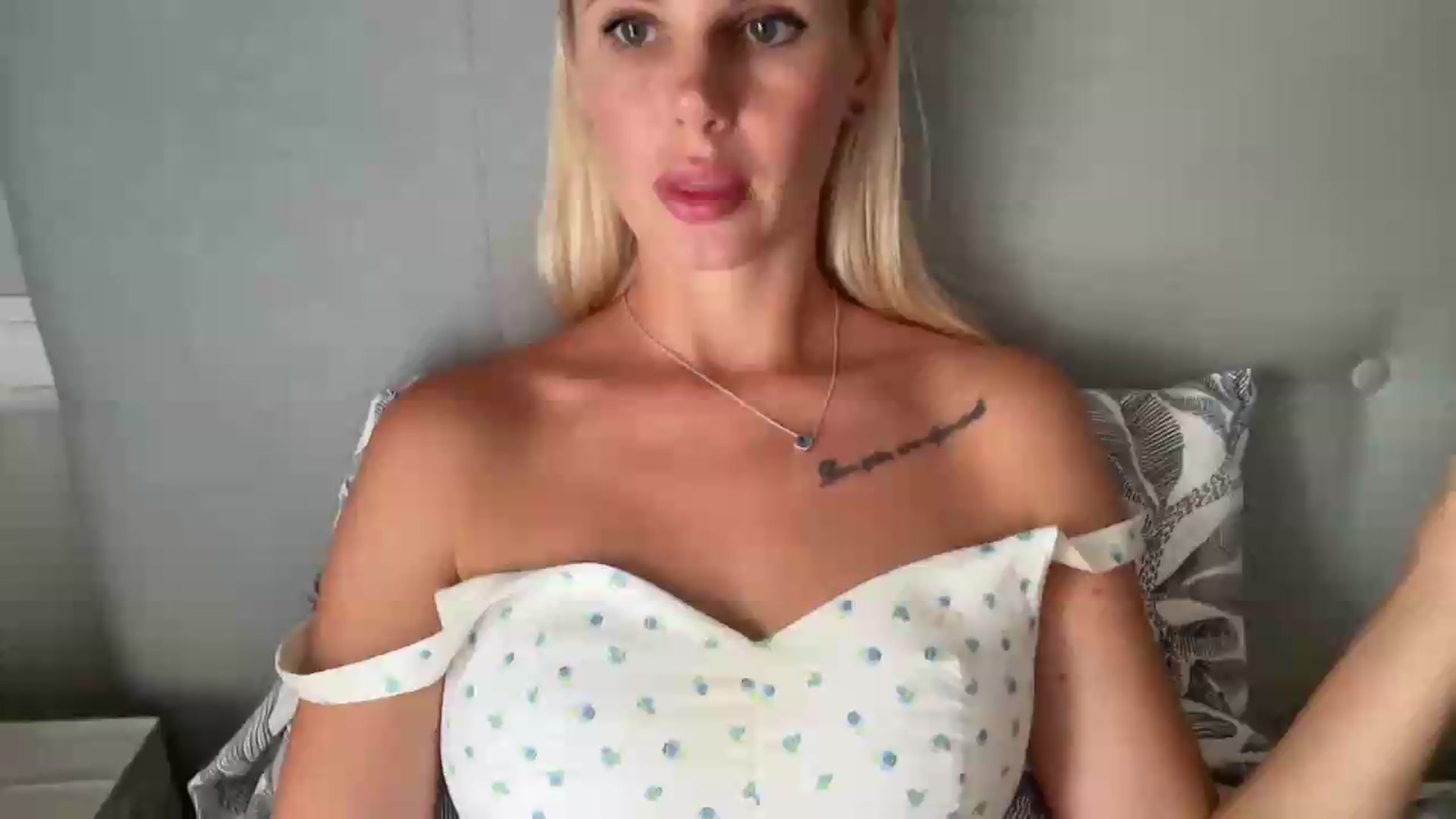 Gallery image thumbnail from AuroraKingg's myfreecams stream on, 07/27/2026, 13:11 image 1 of 20
