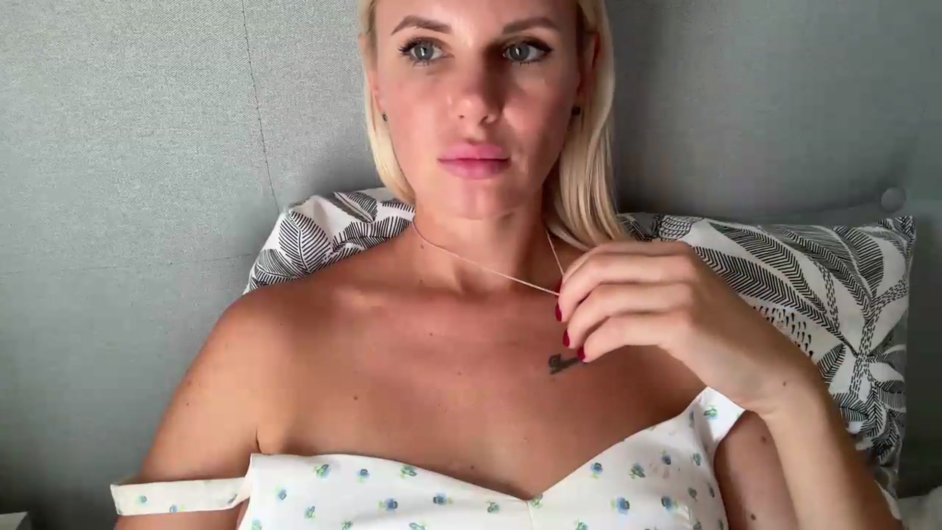 Gallery image thumbnail from AuroraKingg's myfreecams stream on, 07/27/2026, 16:17 image 8 of 20