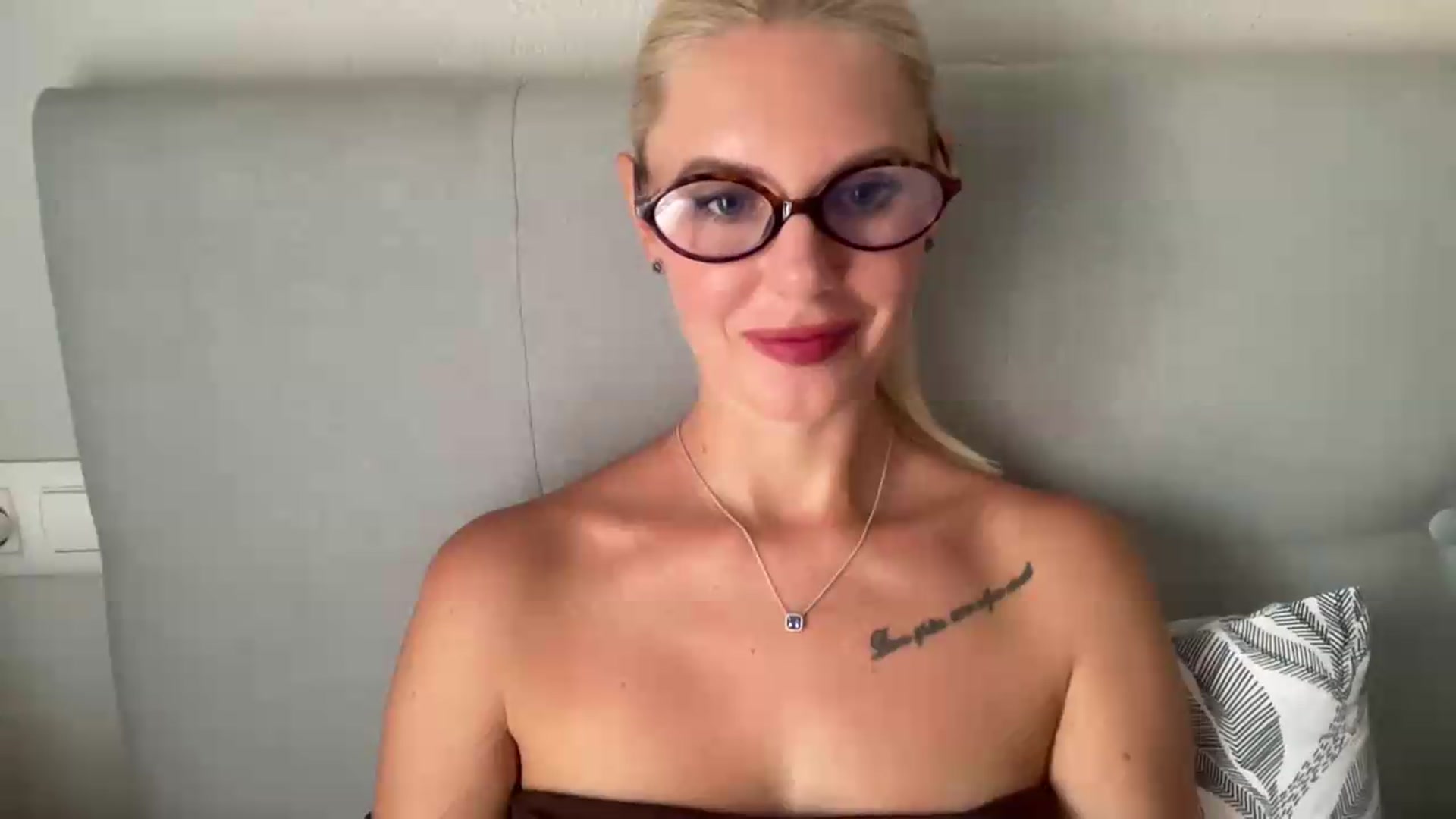 Gallery image thumbnail from AuroraKingg's myfreecams stream on, 07/28/2026, 13:12 image 12 of 20