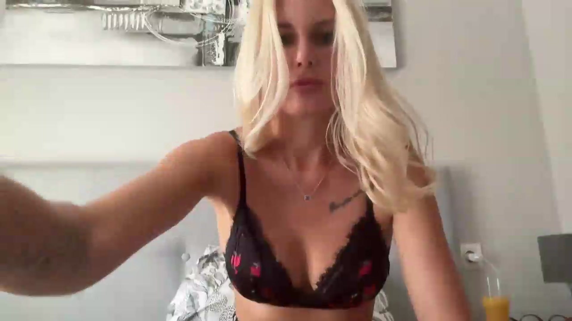 Gallery image thumbnail from AuroraKingg's myfreecams stream on, 07/29/2026, 15:04 image 18 of 20