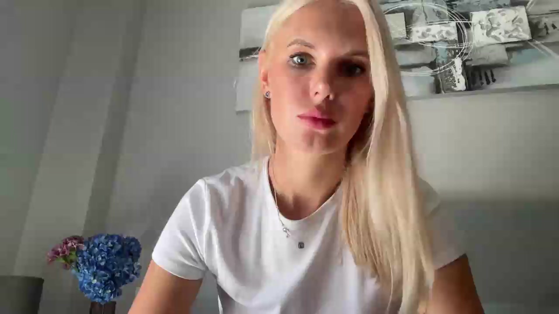 Gallery image thumbnail from AuroraKingg's myfreecams stream on, 07/31/2026, 14:00 image 16 of 20