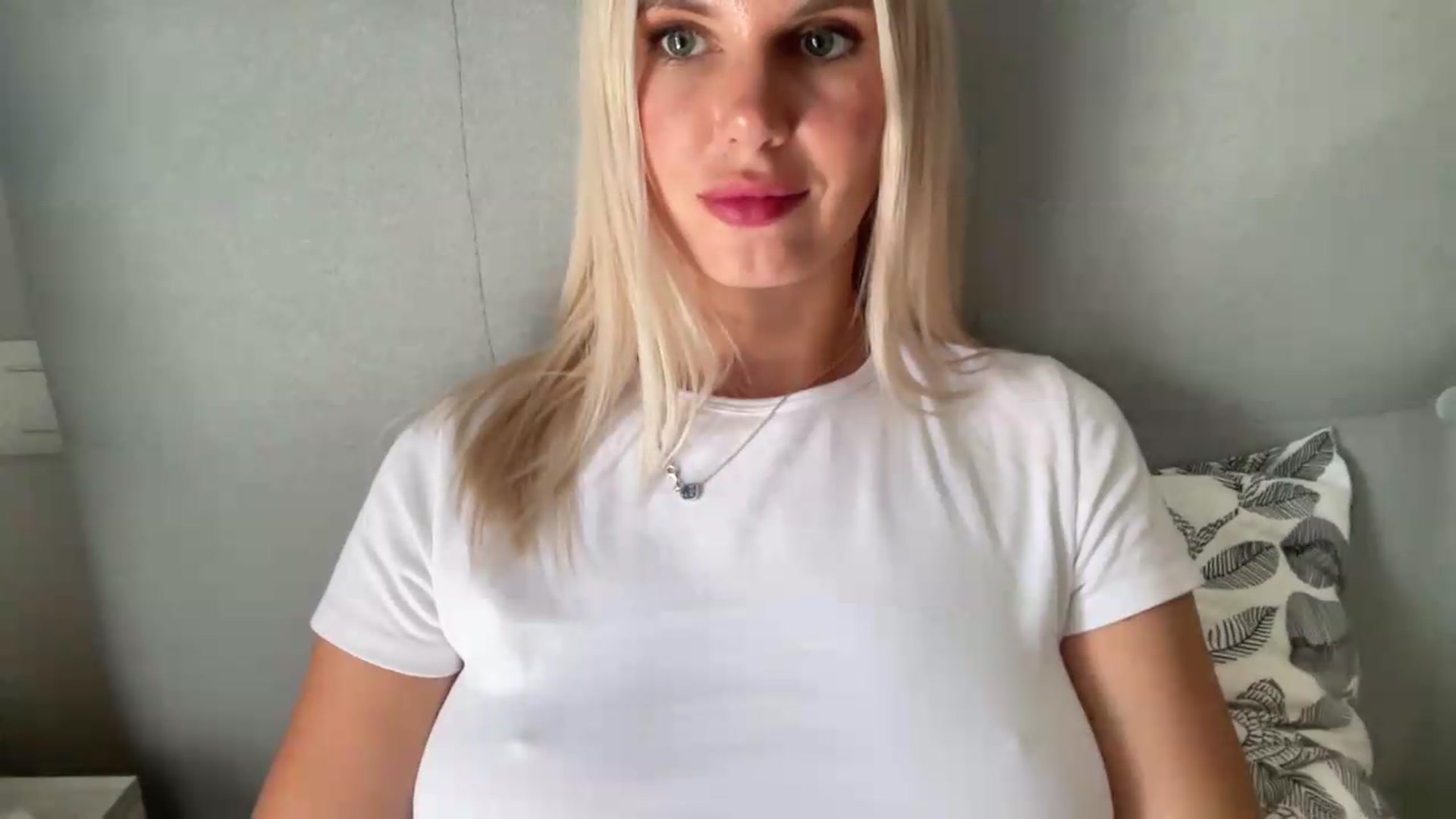 Gallery image thumbnail from AuroraKingg's myfreecams stream on, 07/31/2026, 14:00 image 4 of 20
