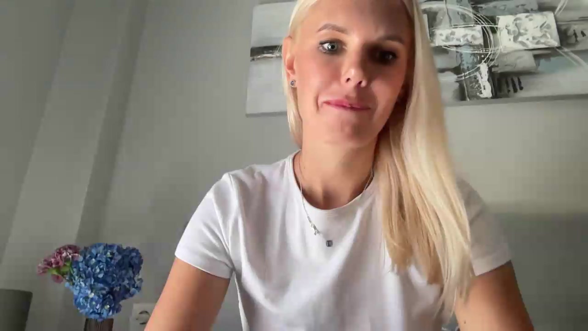 Gallery image thumbnail from AuroraKingg's myfreecams stream on, 07/31/2026, 14:00 image 8 of 20