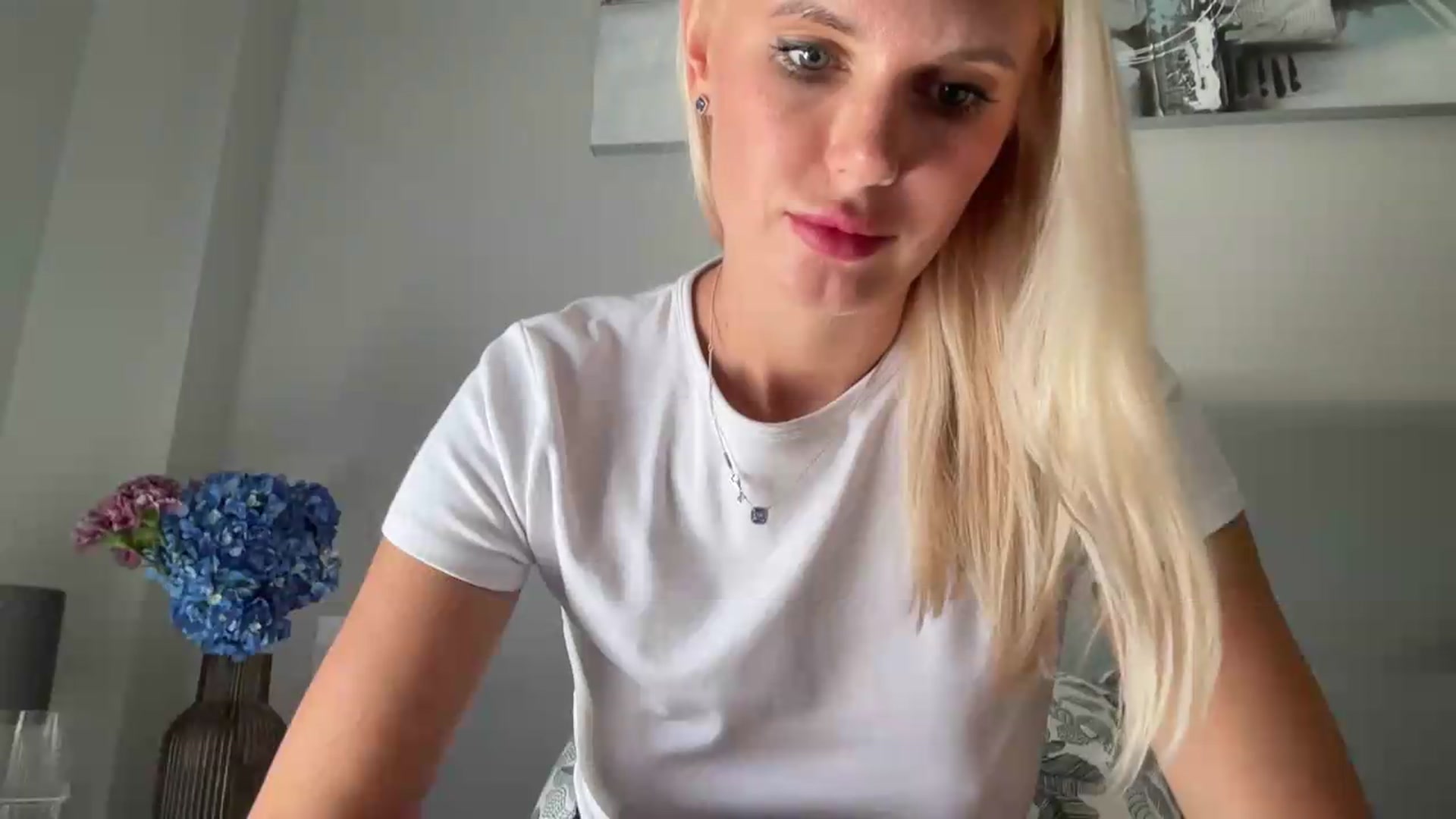 Gallery image thumbnail from AuroraKingg's myfreecams stream on, 07/31/2026, 14:00 image 7 of 20