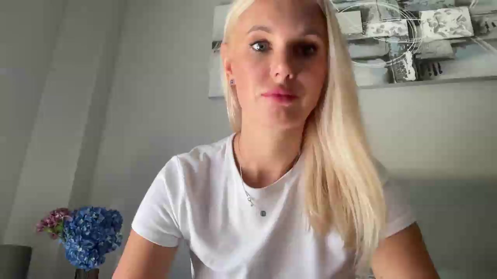 Gallery image thumbnail from AuroraKingg's myfreecams stream on, 07/31/2026, 14:00 image 9 of 20