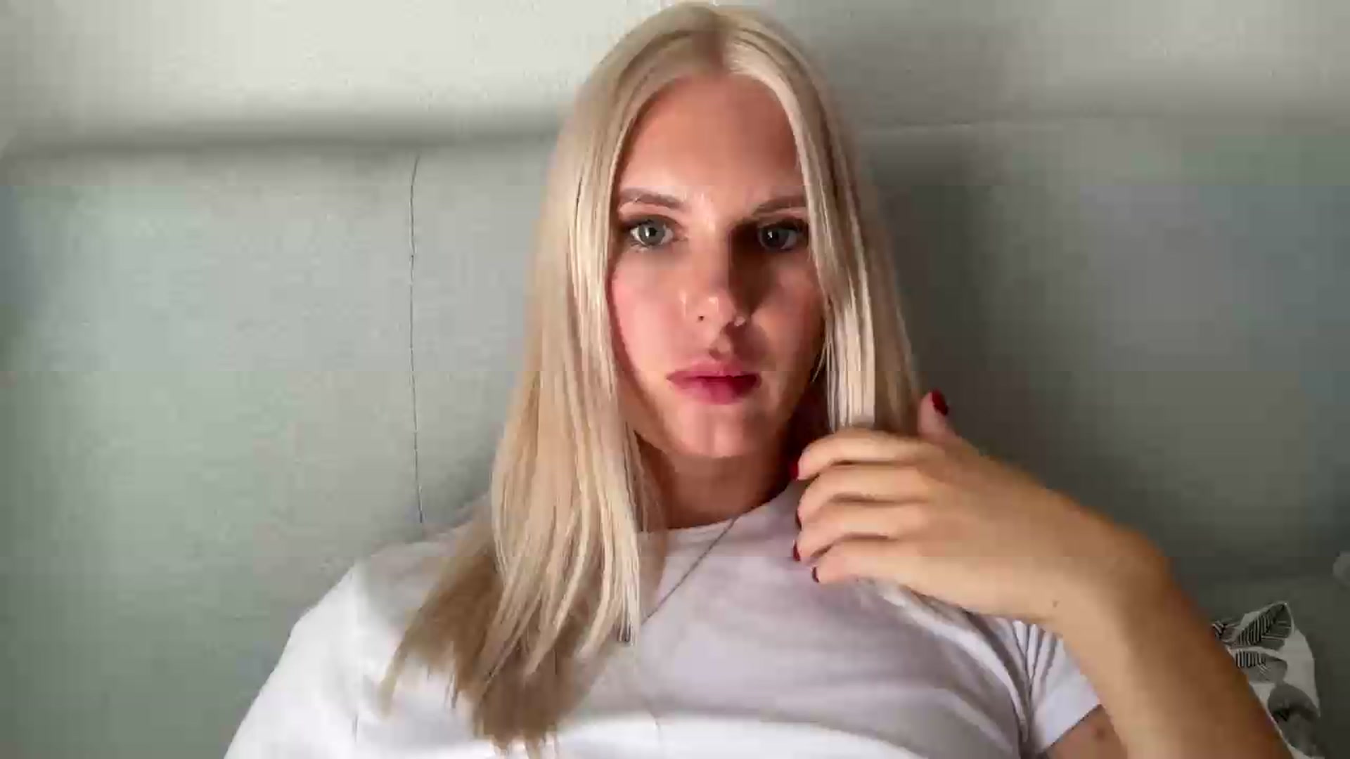 Gallery image thumbnail from AuroraKingg's myfreecams stream on, 07/31/2026, 16:35 image 1 of 20